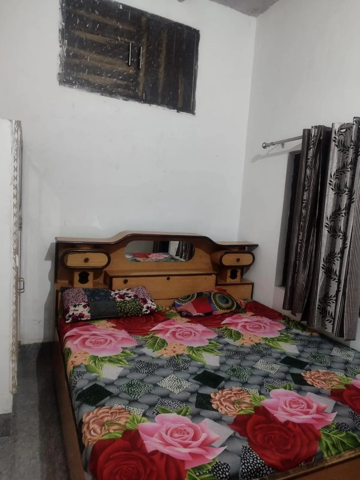 Bed in Shree Gopal Niketan