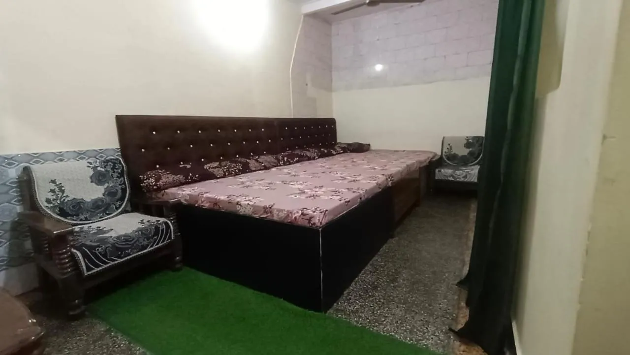 Bed in Shree Gopal Niketan