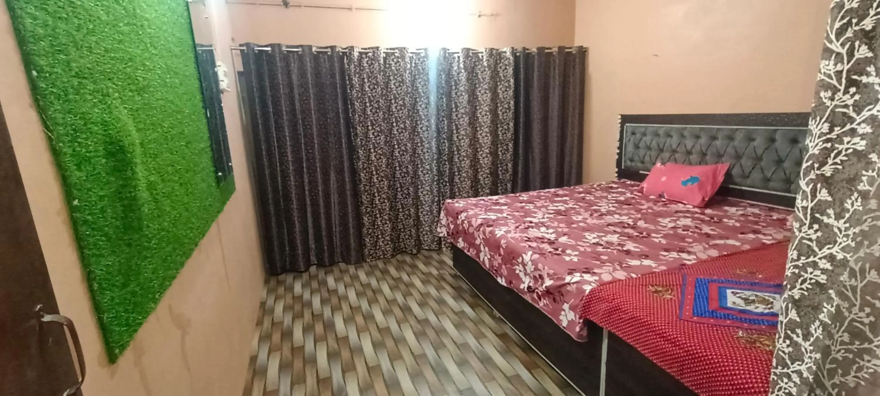 Bed in Shree Gopal Niketan