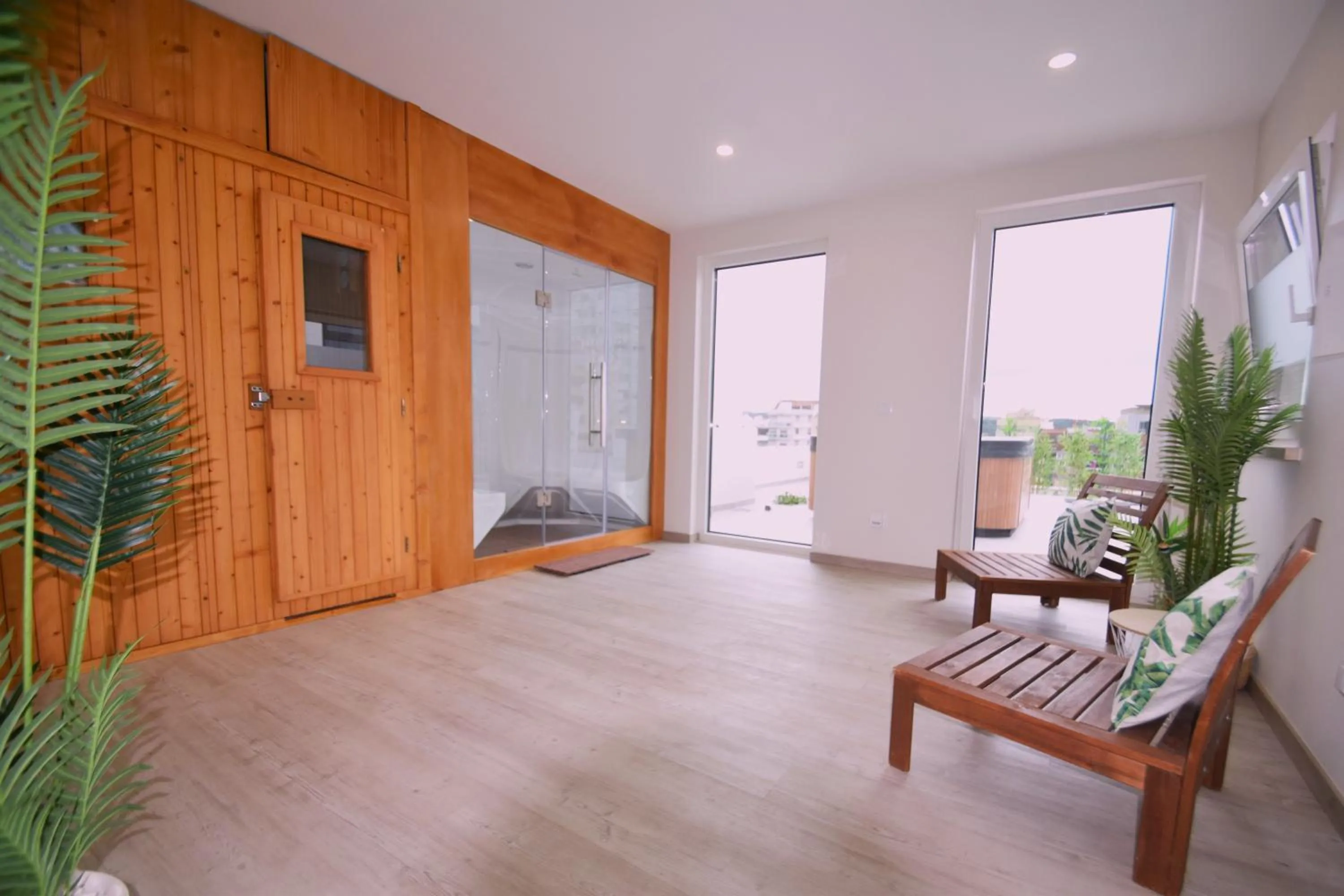 Hot Tub in SIENNA Hotel