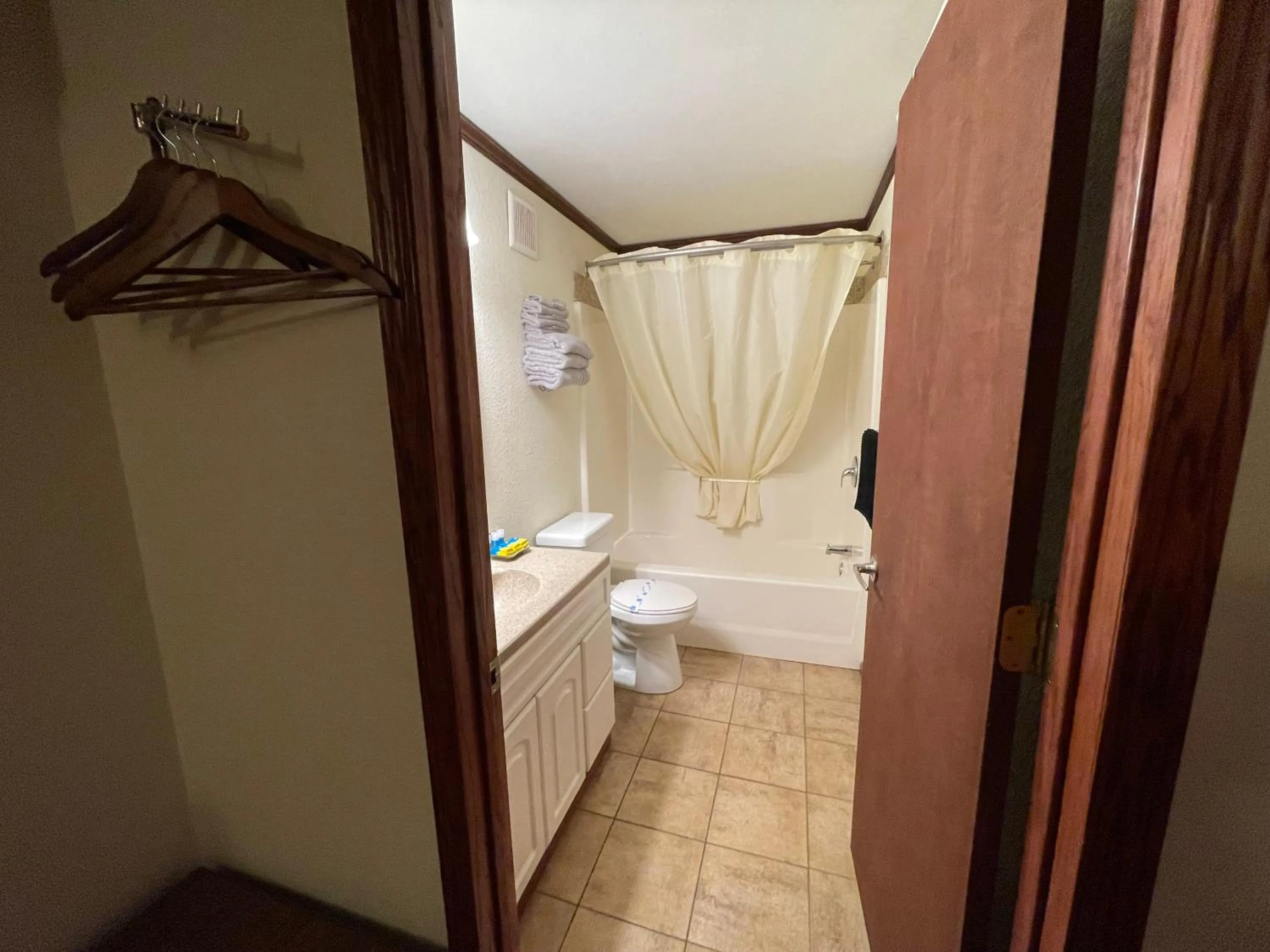 Shower in Highland Court Motel