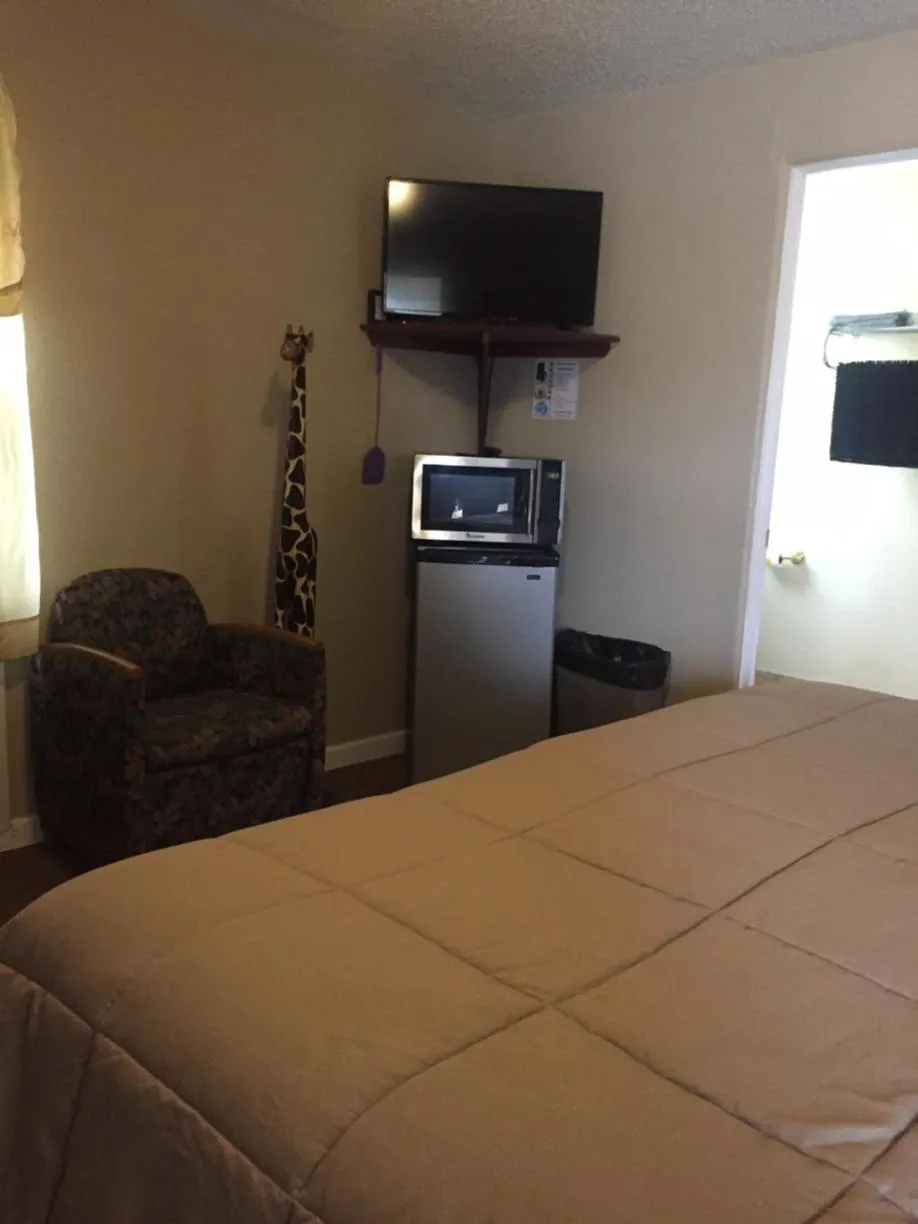 TV and multimedia, Bed in Highland Court Motel