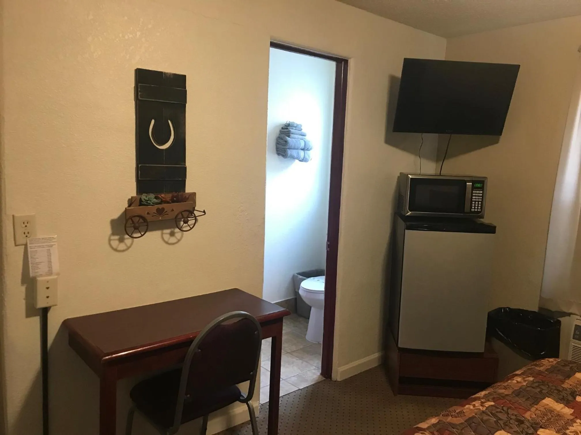 TV and multimedia in Highland Court Motel