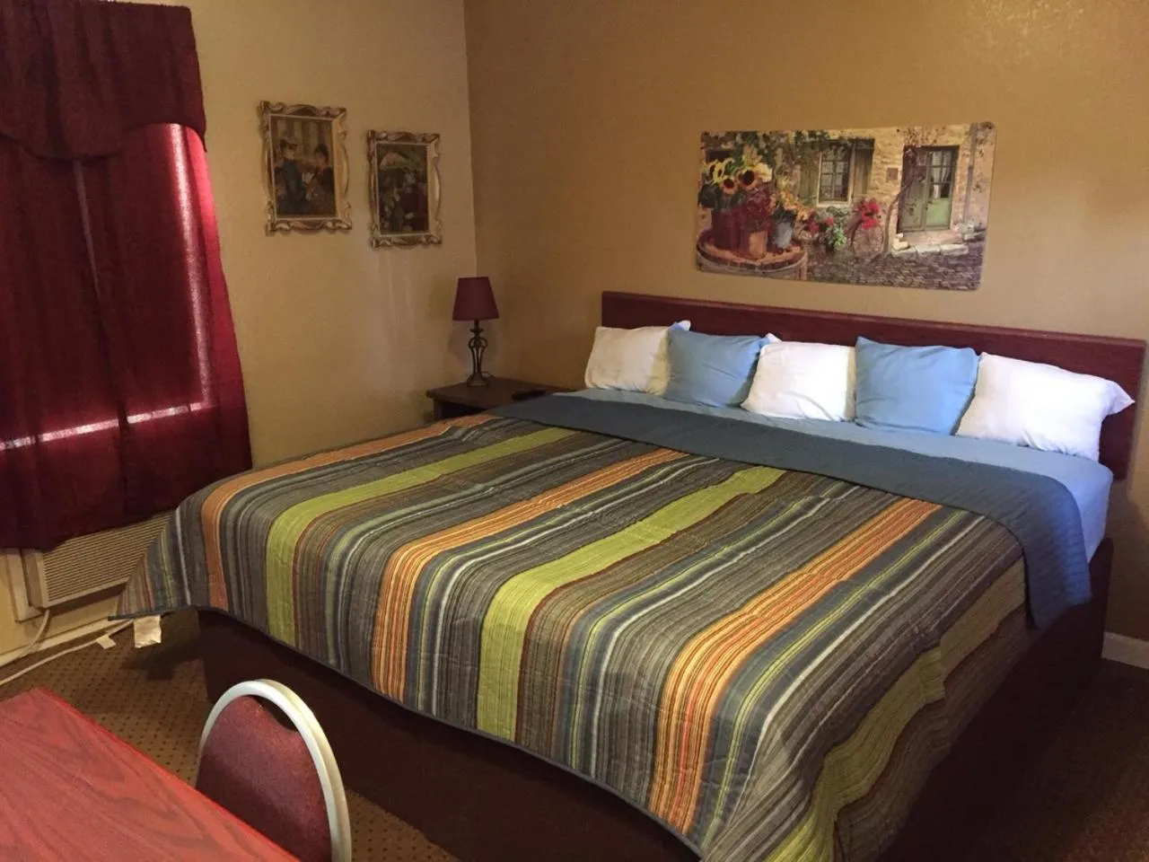 Bed in Highland Court Motel