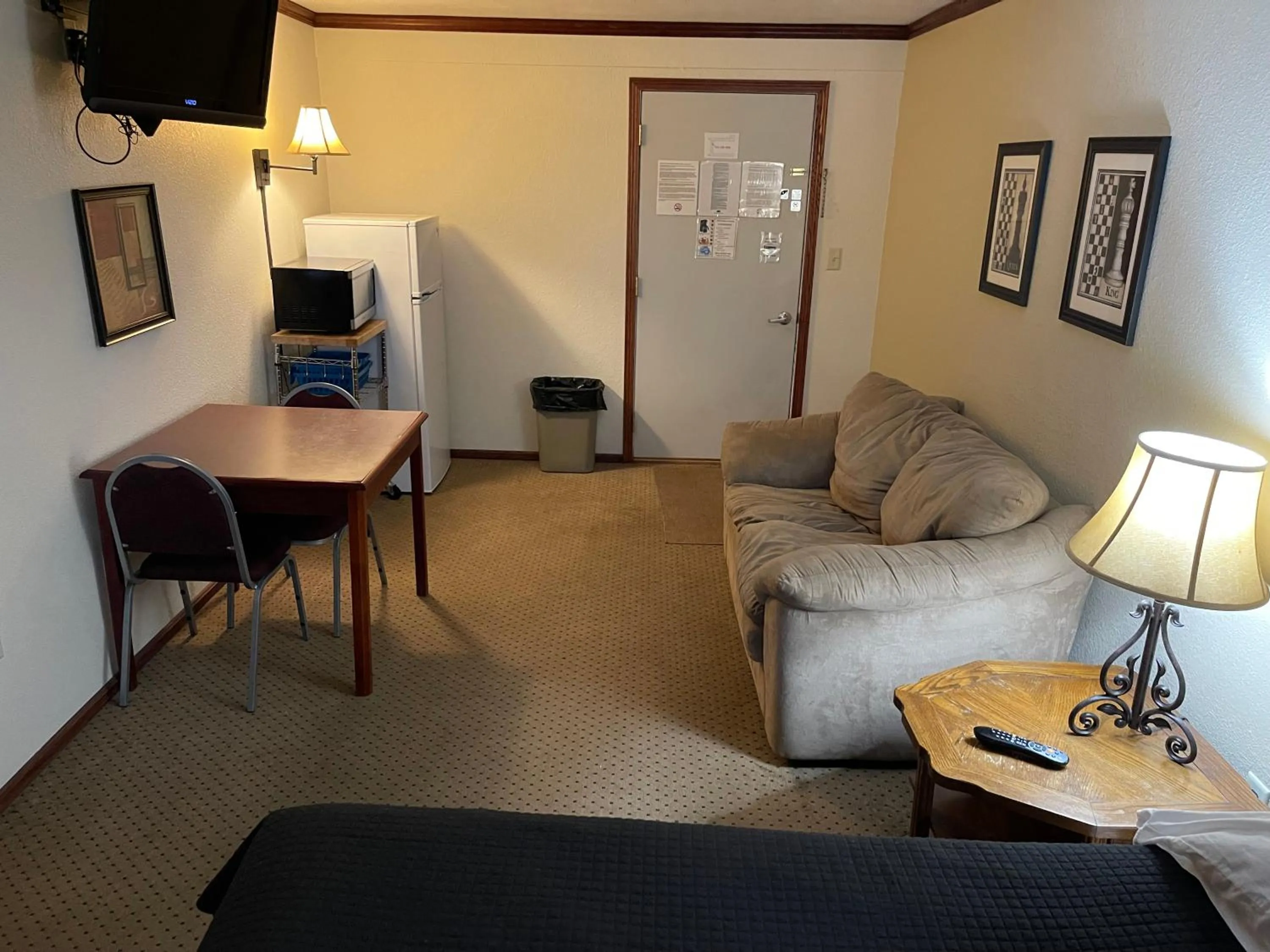 Bed in Highland Court Motel