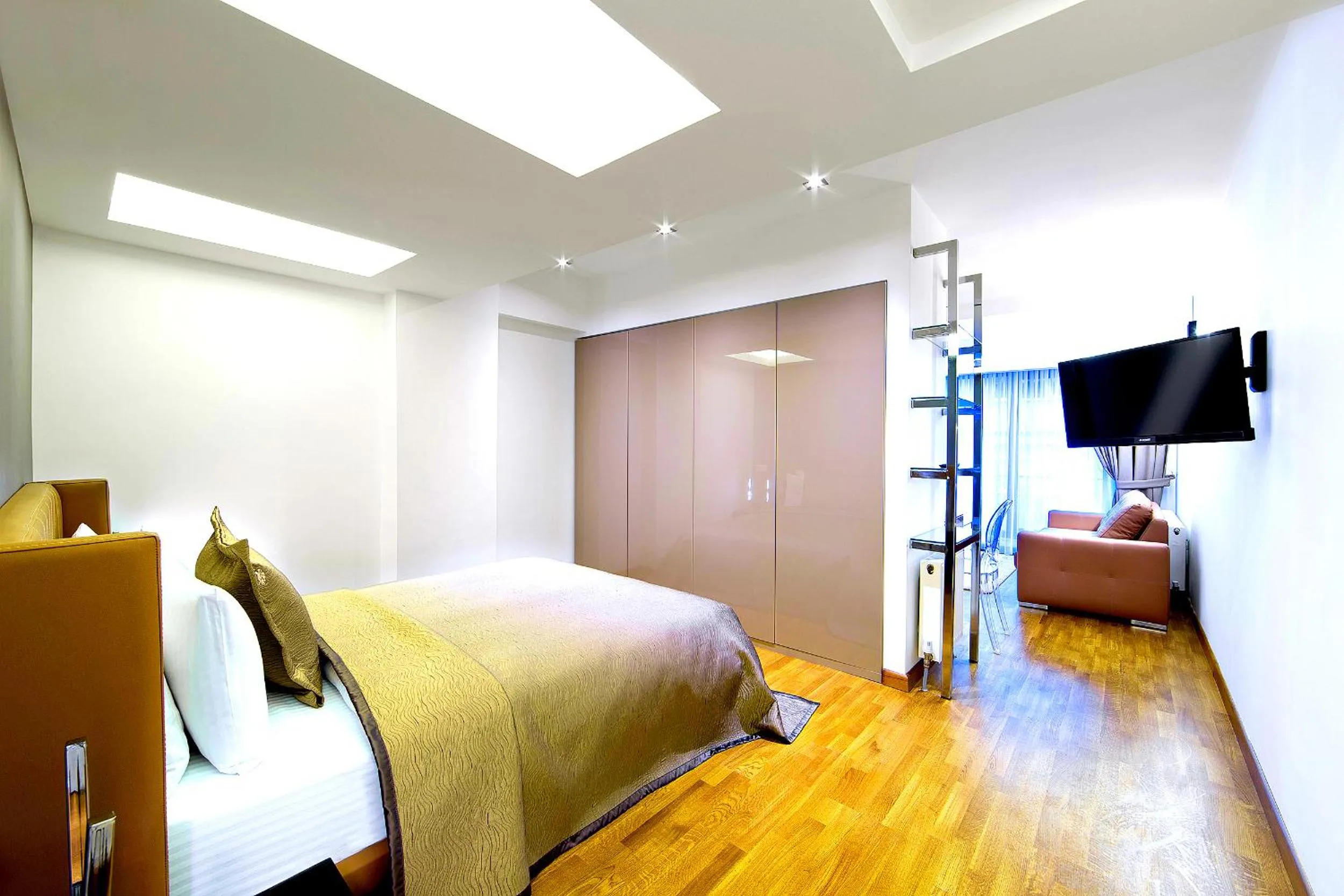 TV and multimedia, Bed in The Place Suit & Apartments