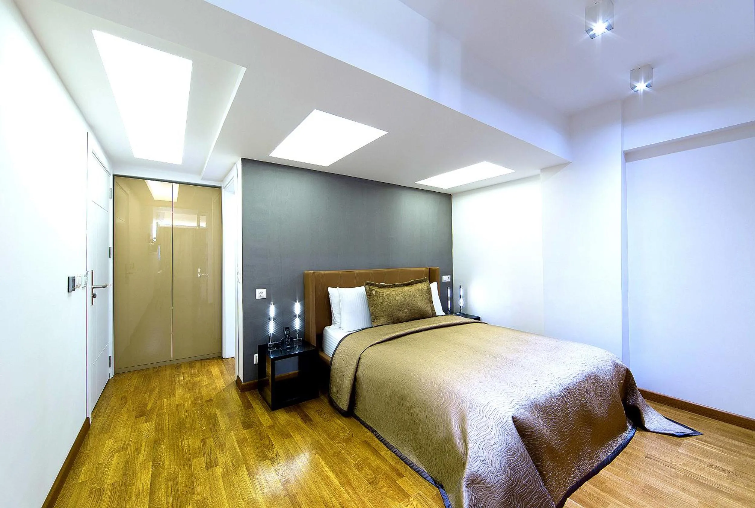 TV and multimedia, Bed in The Place Suit & Apartments