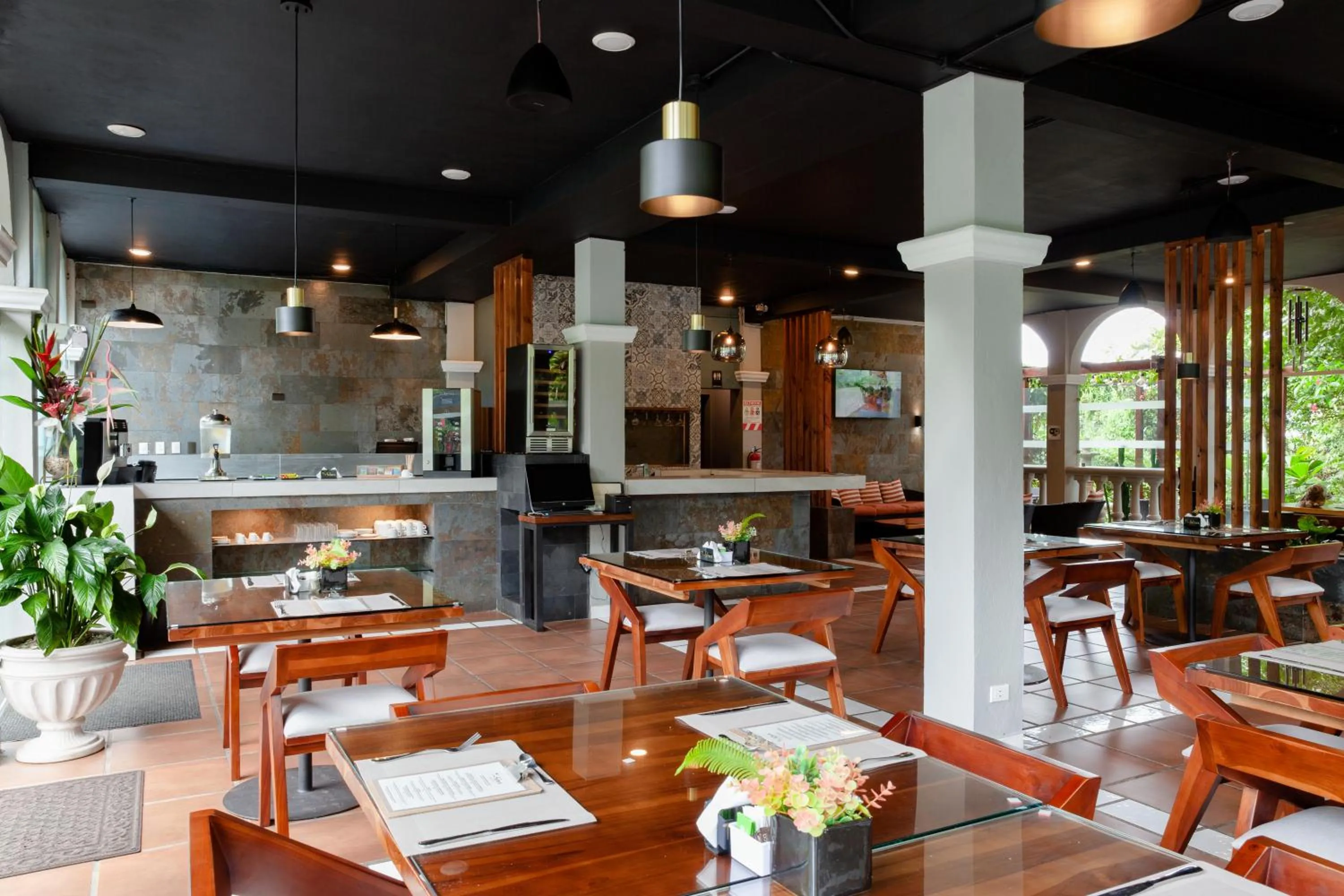 Restaurant/places to eat in Tifakara Boutique Hotel & Birding Oasis