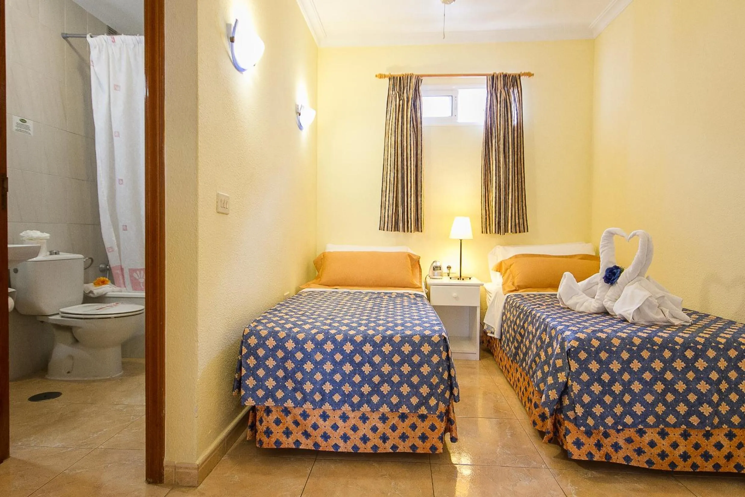 Bedroom, Bed in Ona Los Claveles