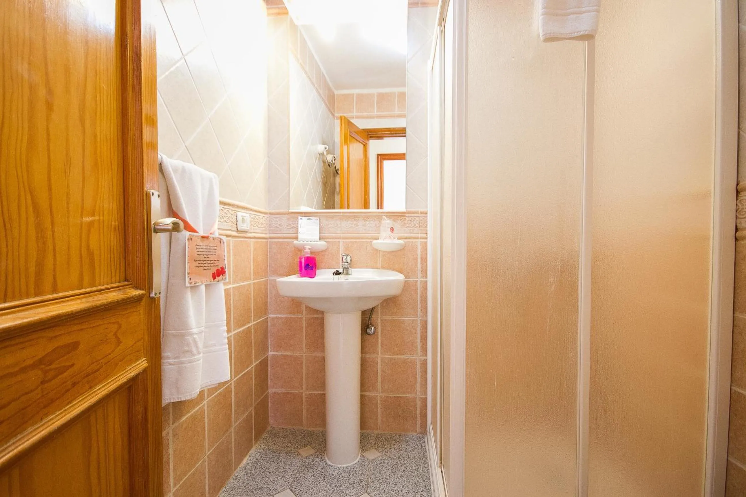 Toilet in Ona Los Claveles