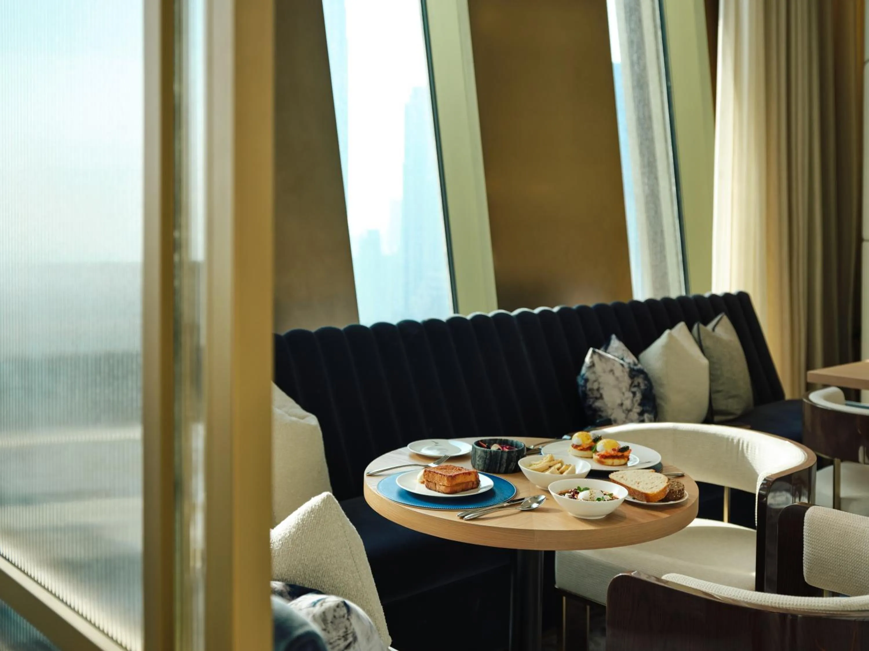 Lounge or bar in Mandarin Oriental Downtown, Dubai