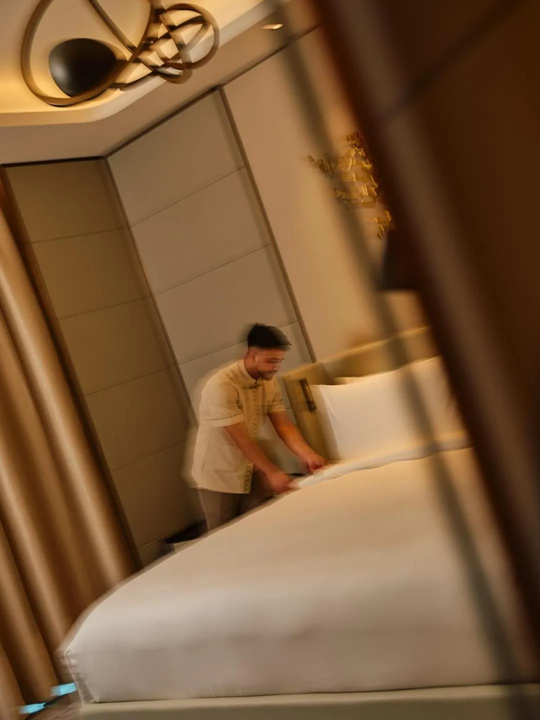 Bedroom, Bed in Mandarin Oriental Downtown, Dubai