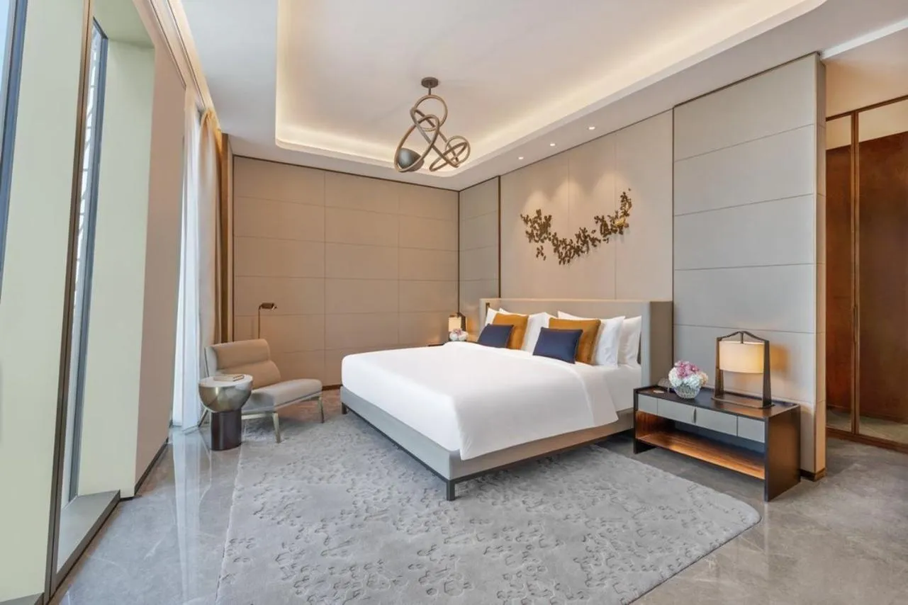 Bedroom, Bed in Mandarin Oriental Downtown, Dubai