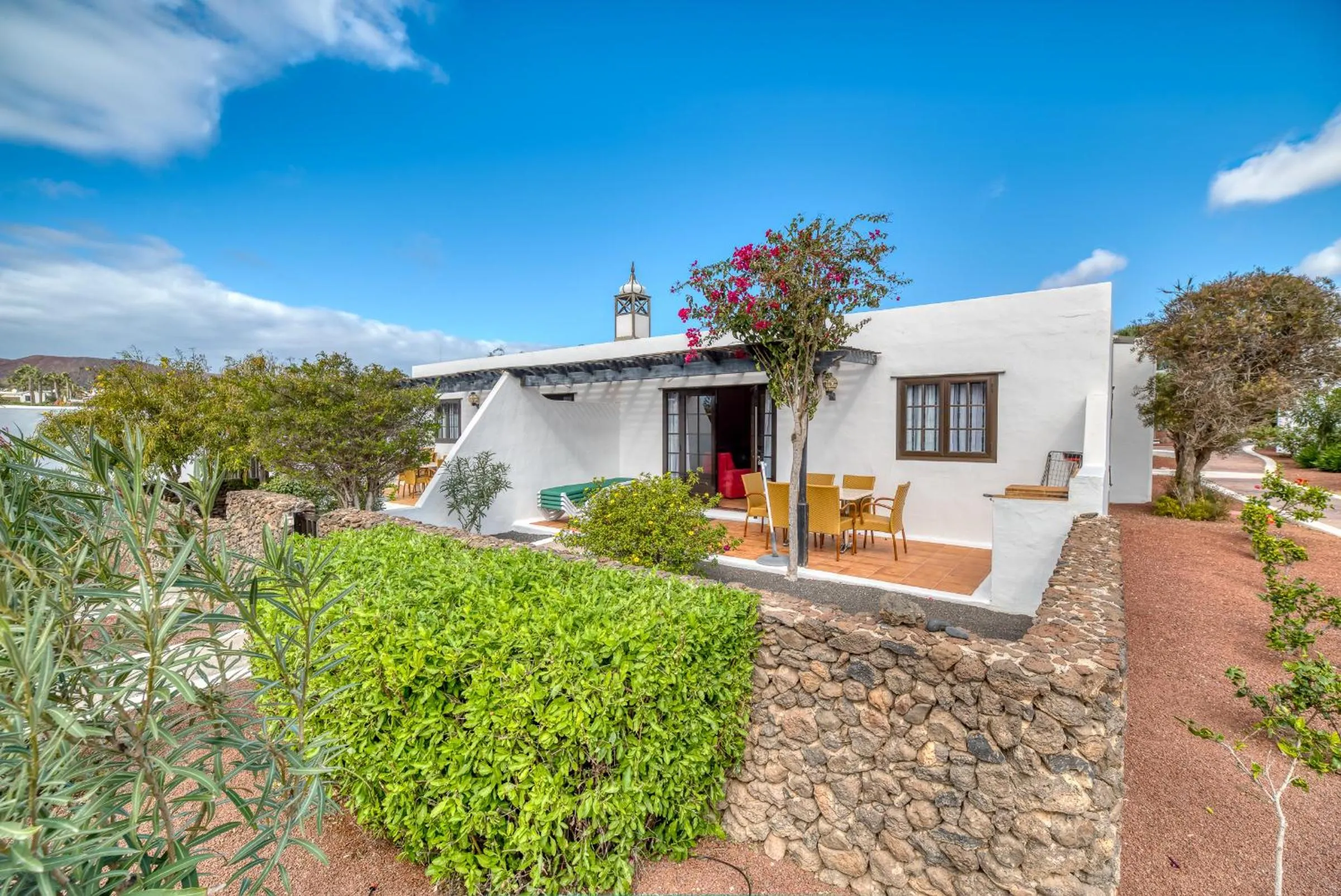 Property building in Ona Las Casitas