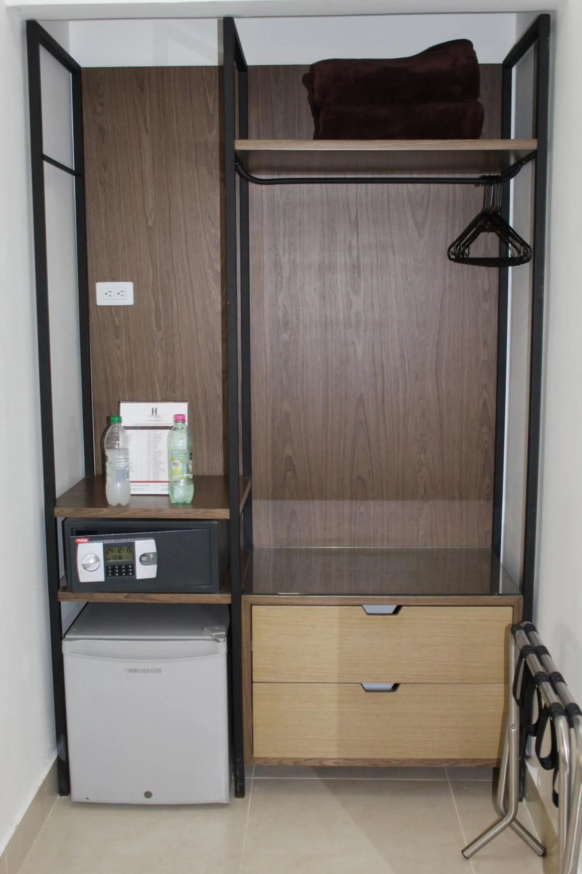 wardrobe in Hotel Merlott Lleras