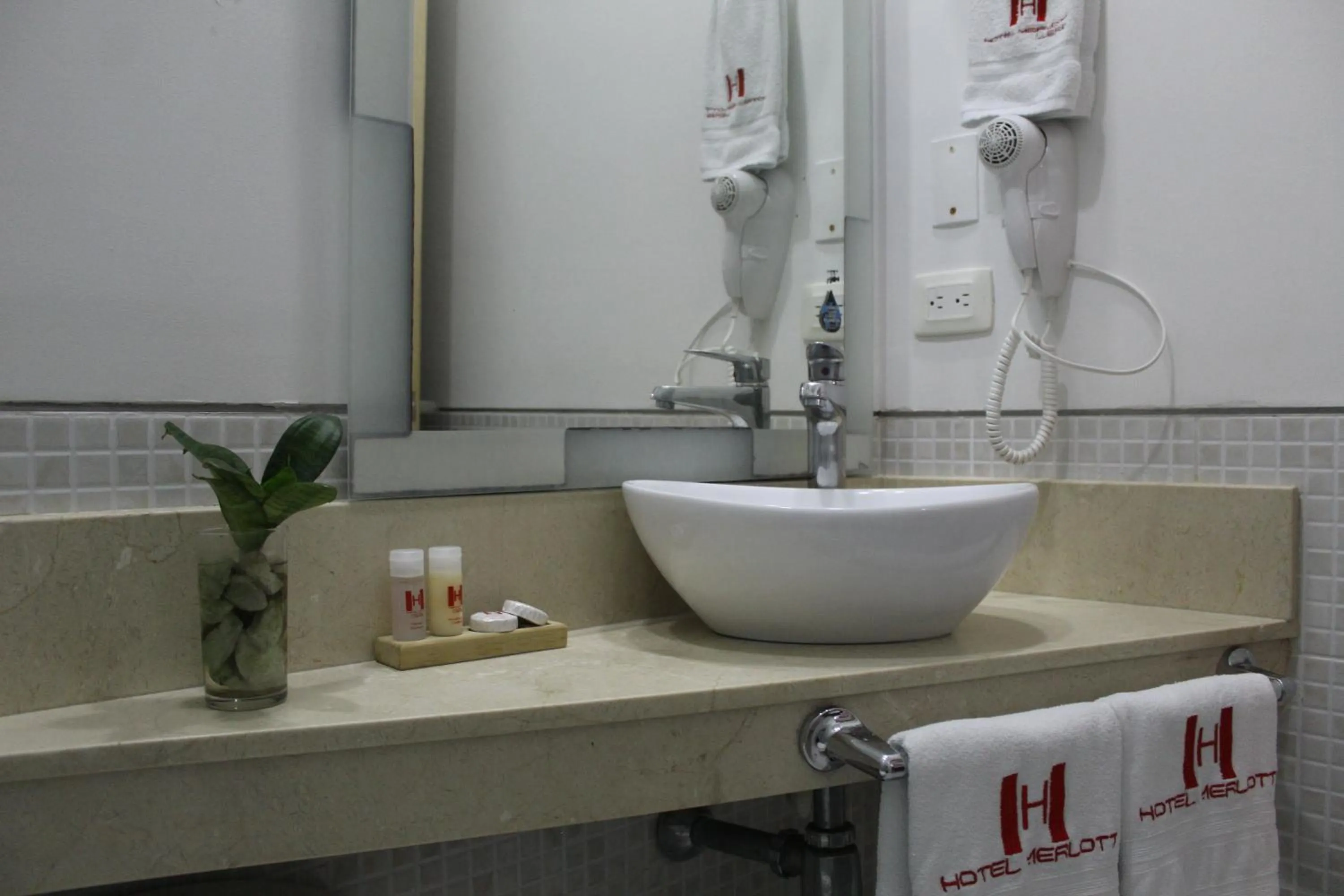 Bathroom in Hotel Merlott Lleras