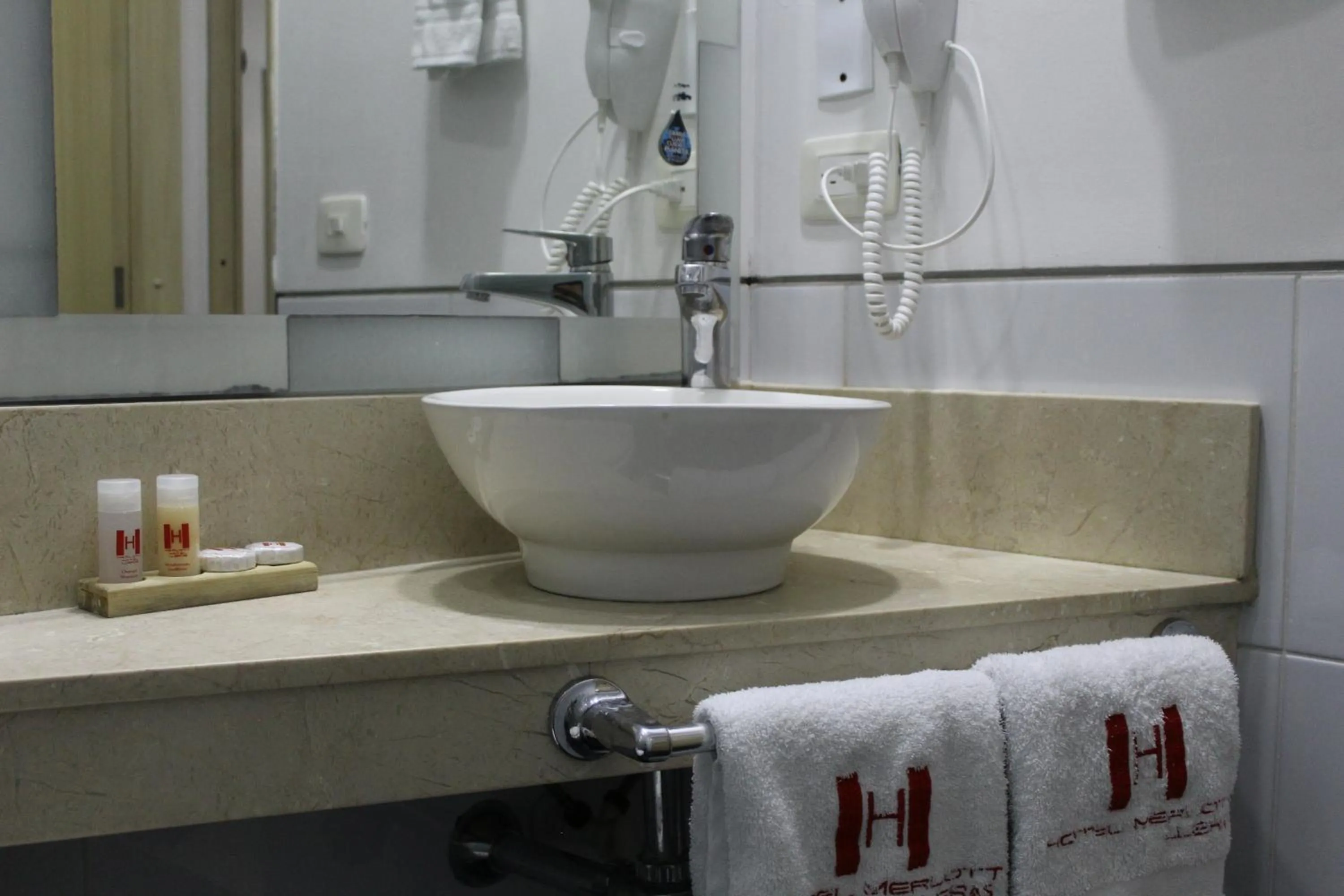 Bathroom in Hotel Merlott Lleras