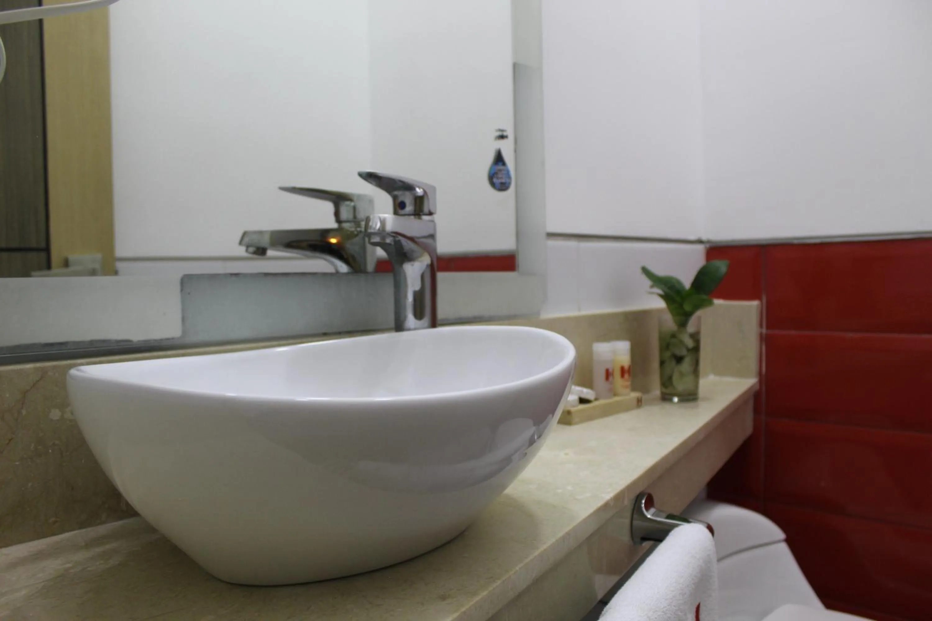 Bathroom in Hotel Merlott Lleras