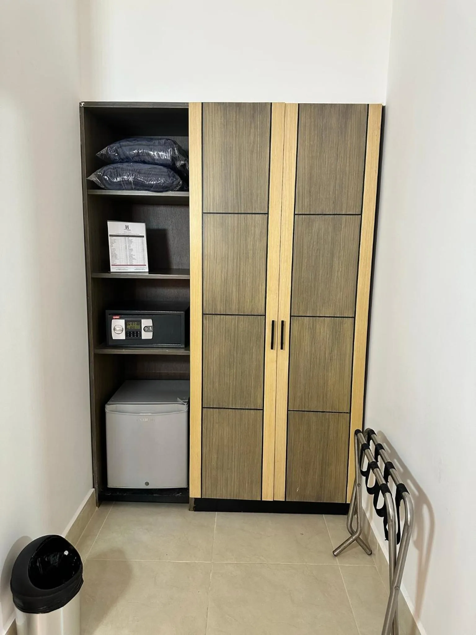 wardrobe in Hotel Merlott Lleras