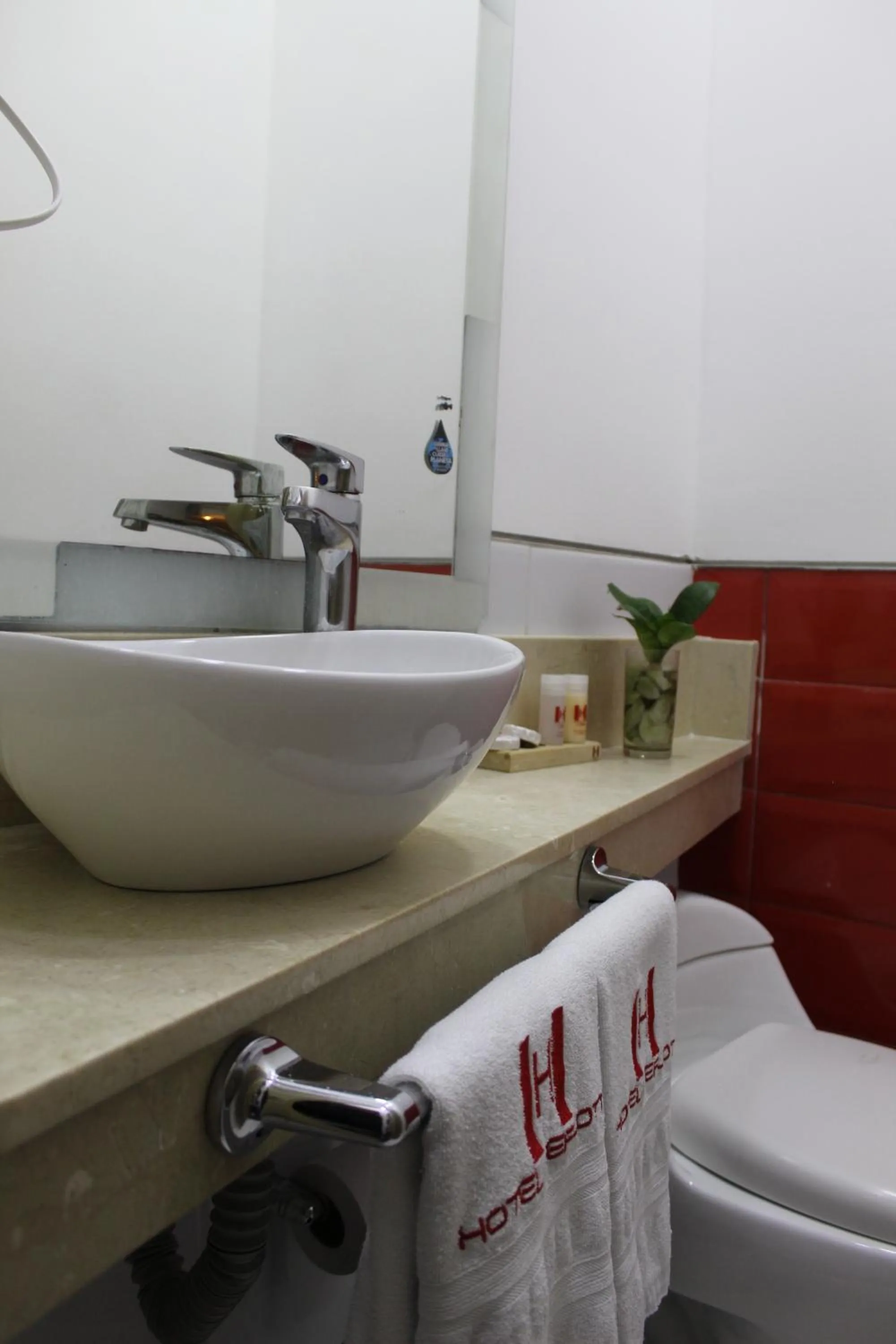 Bathroom in Hotel Merlott Lleras