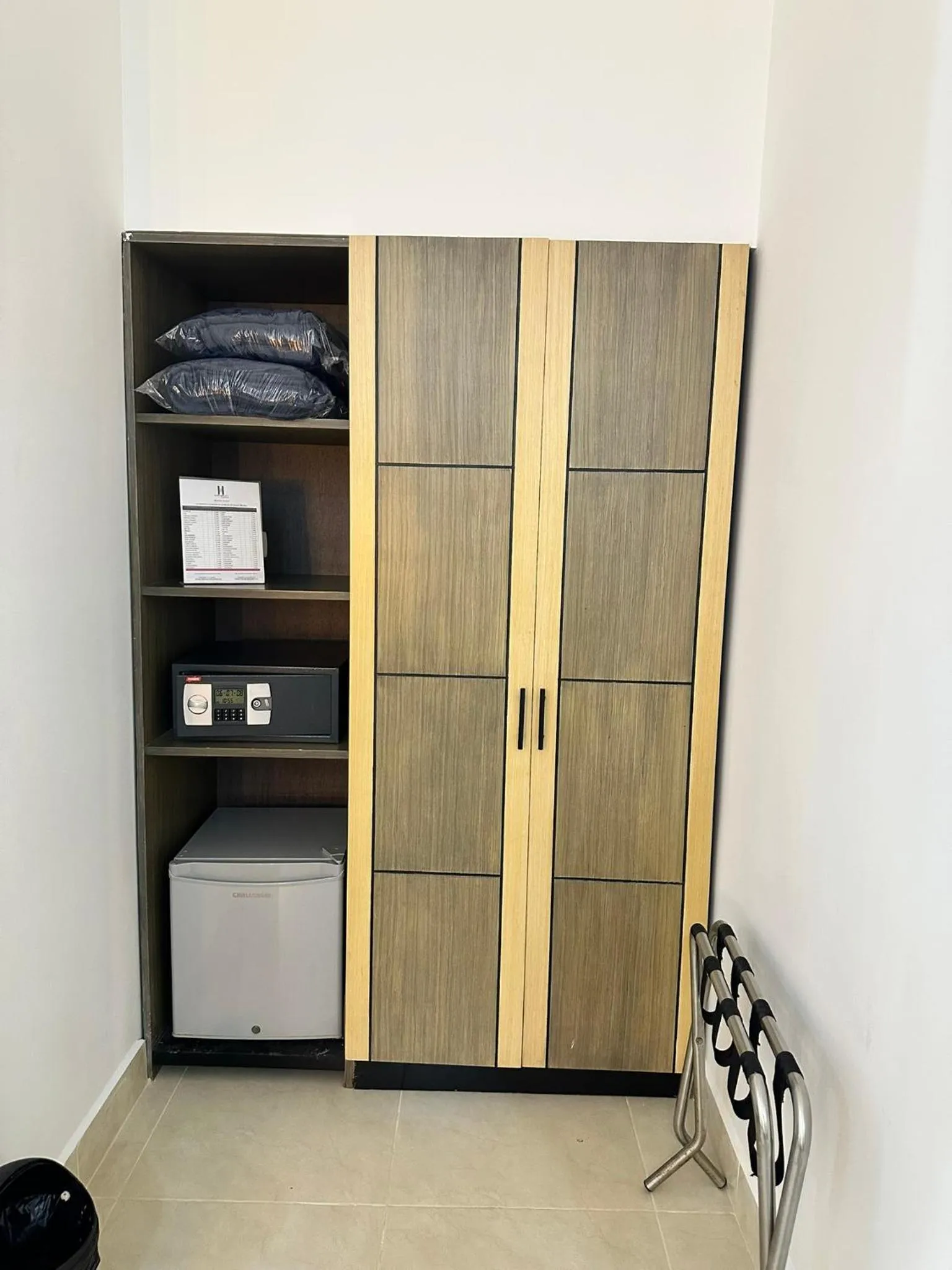 wardrobe in Hotel Merlott Lleras