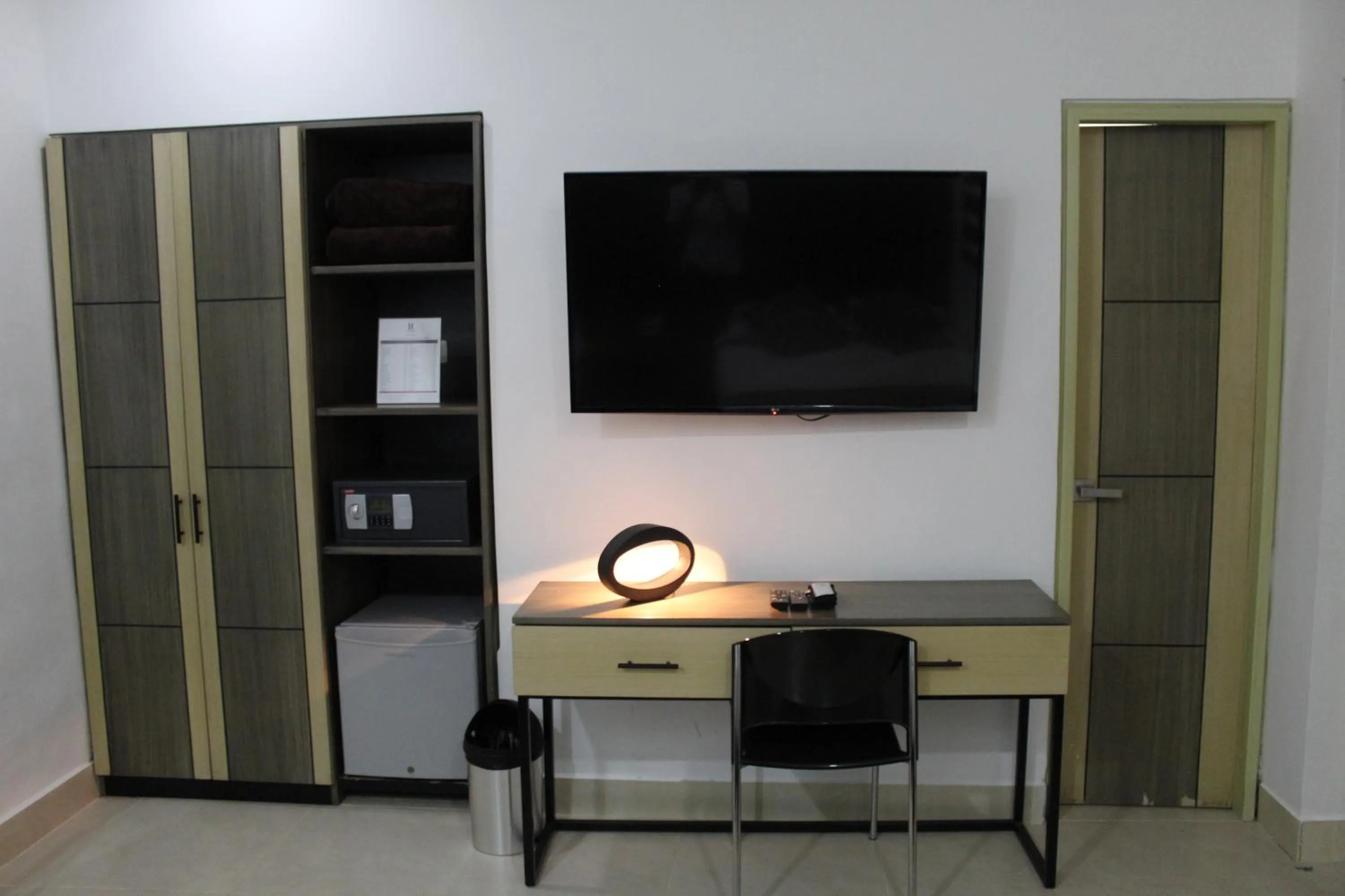 TV and multimedia in Hotel Merlott Lleras