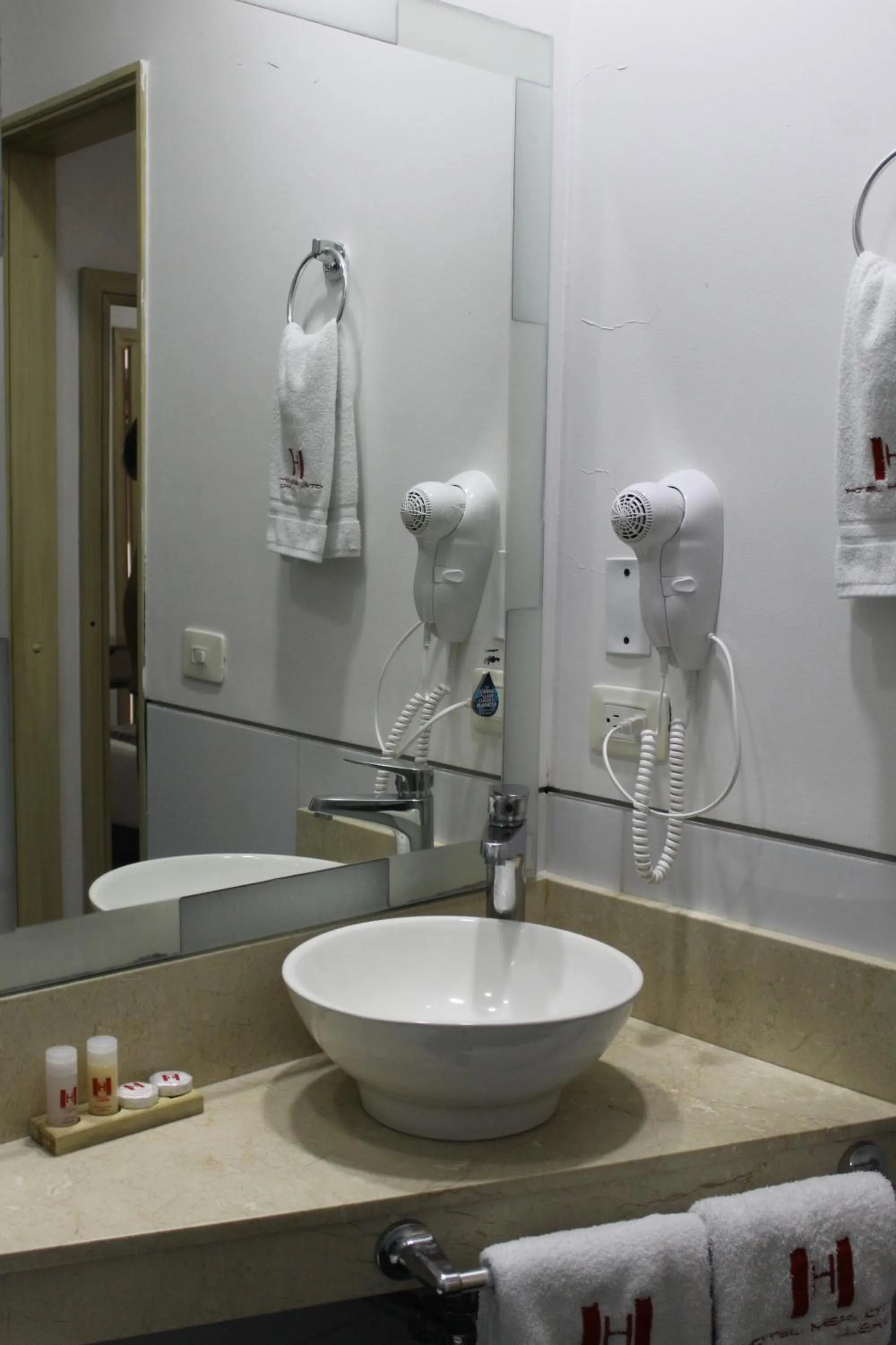 Bathroom in Hotel Merlott Lleras