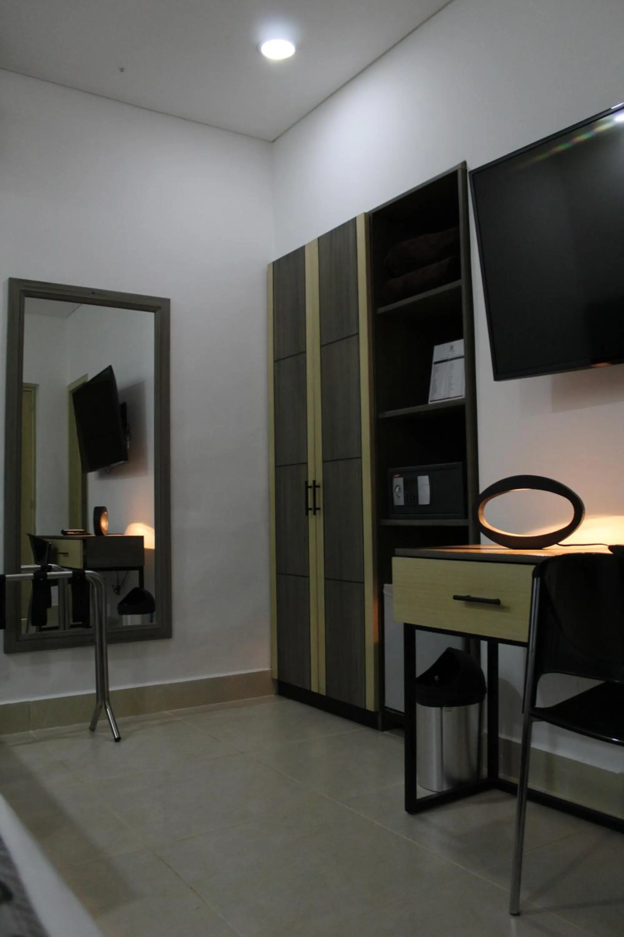 TV and multimedia in Hotel Merlott Lleras