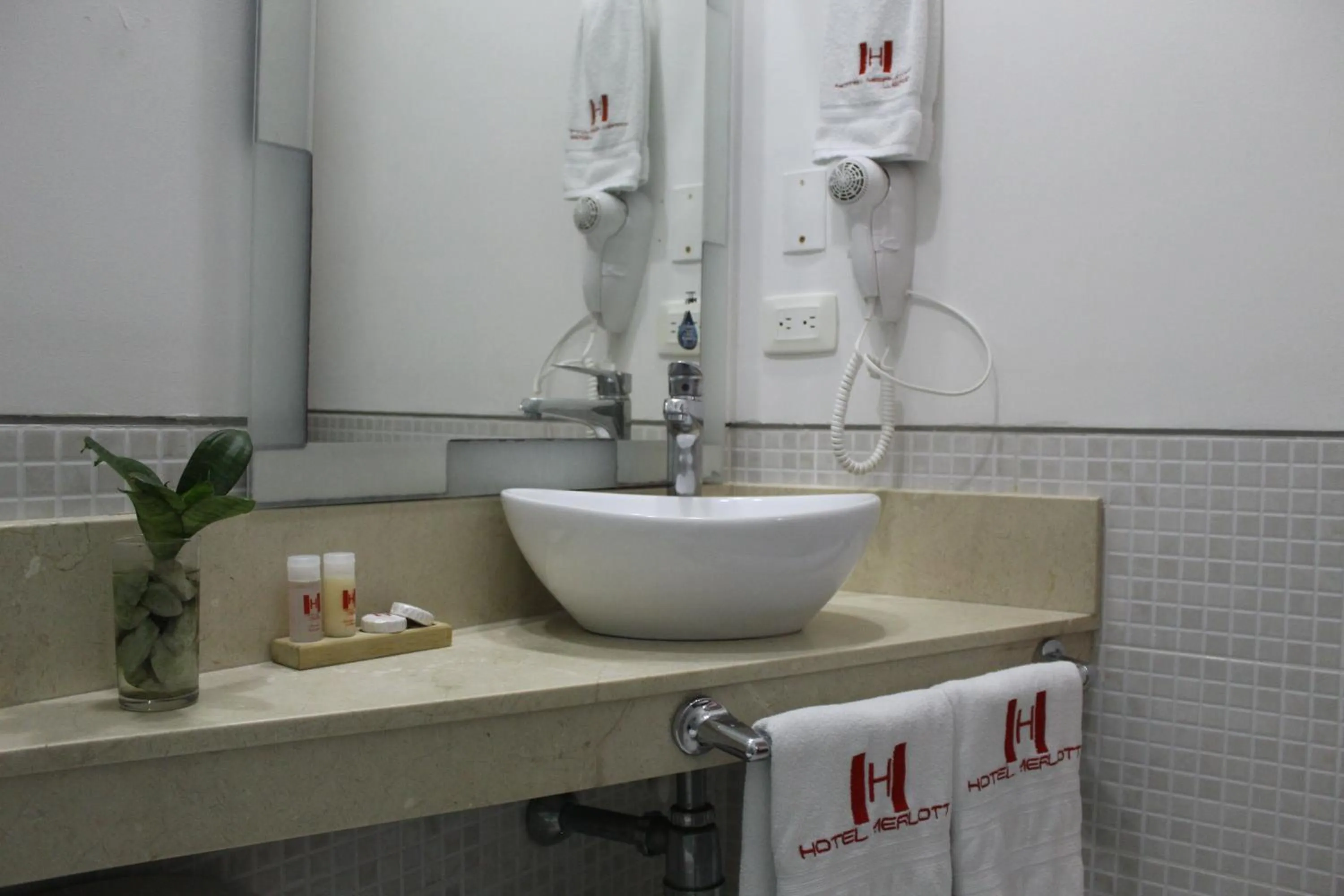 Bathroom in Hotel Merlott Lleras