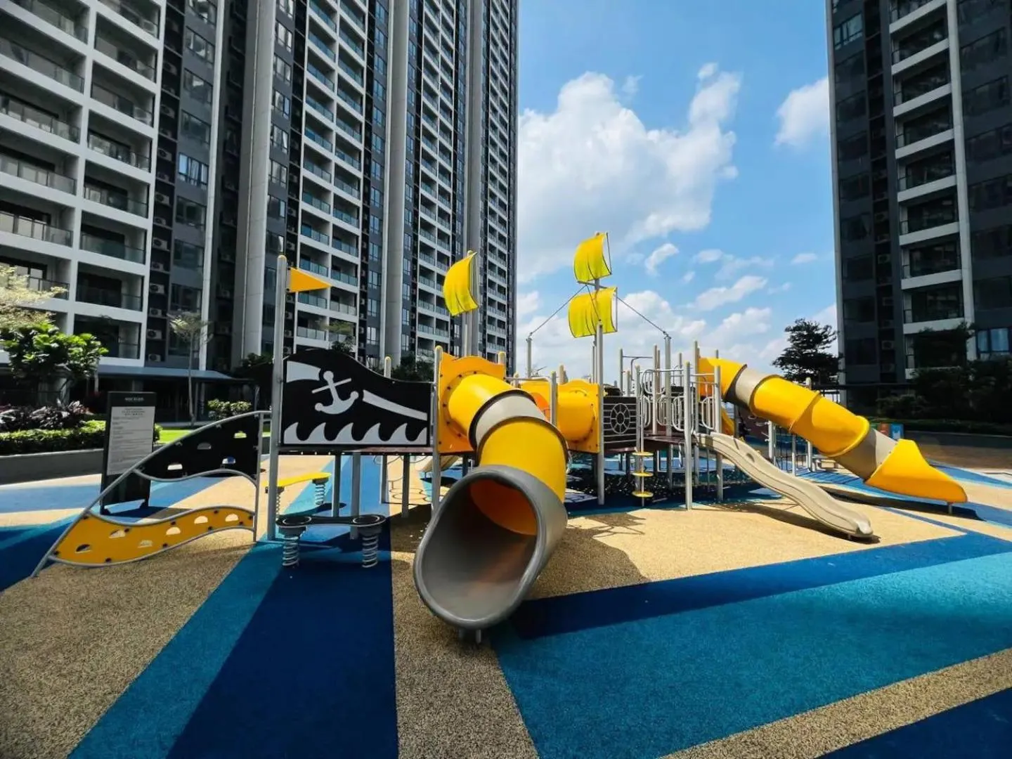 Children play ground in R&F Princess Cove Cozy&Boutique Homestay By Wan Li Property Management