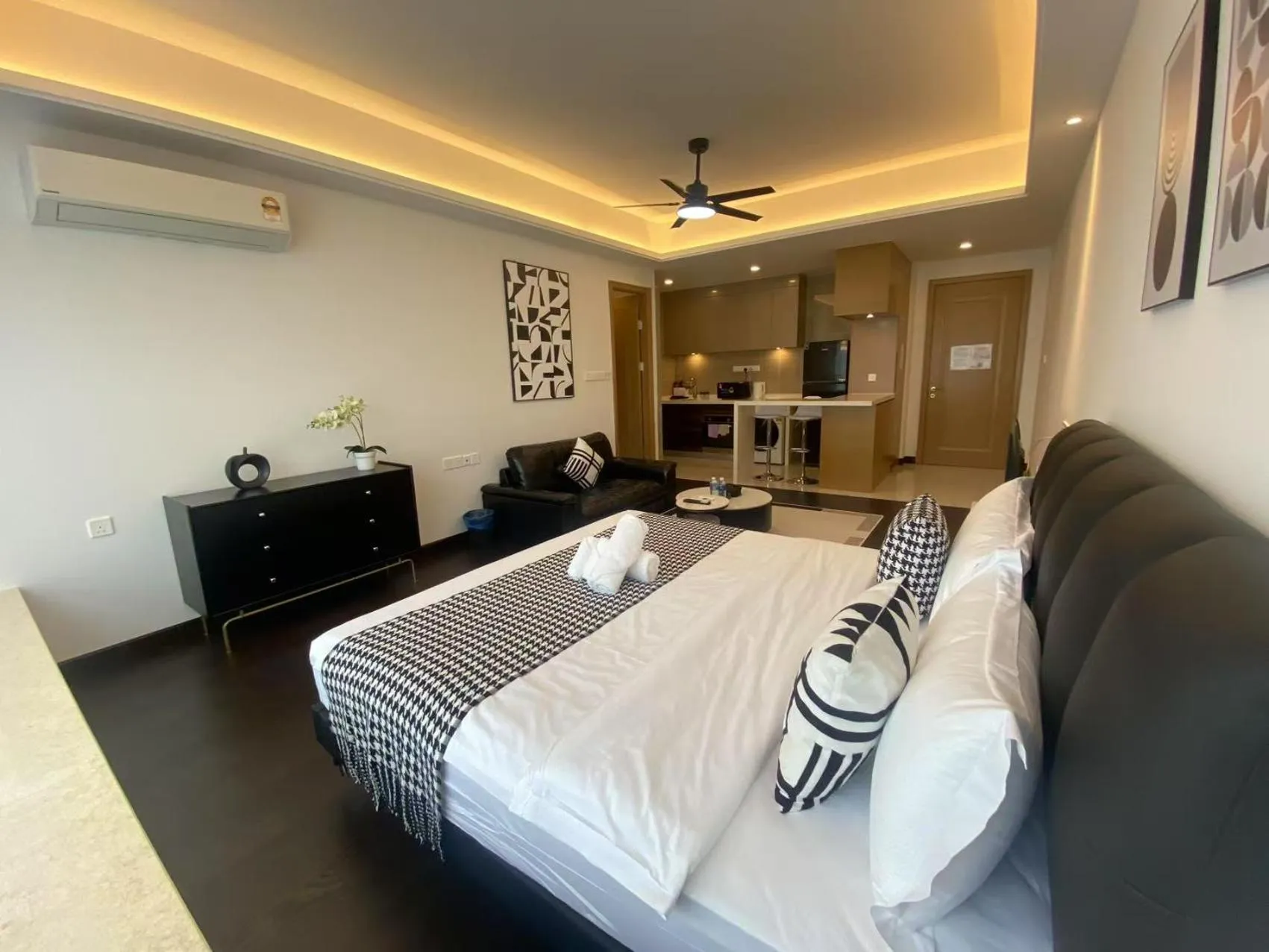 Bed in R&F Princess Cove Cozy&Boutique Homestay By Wan Li Property Management