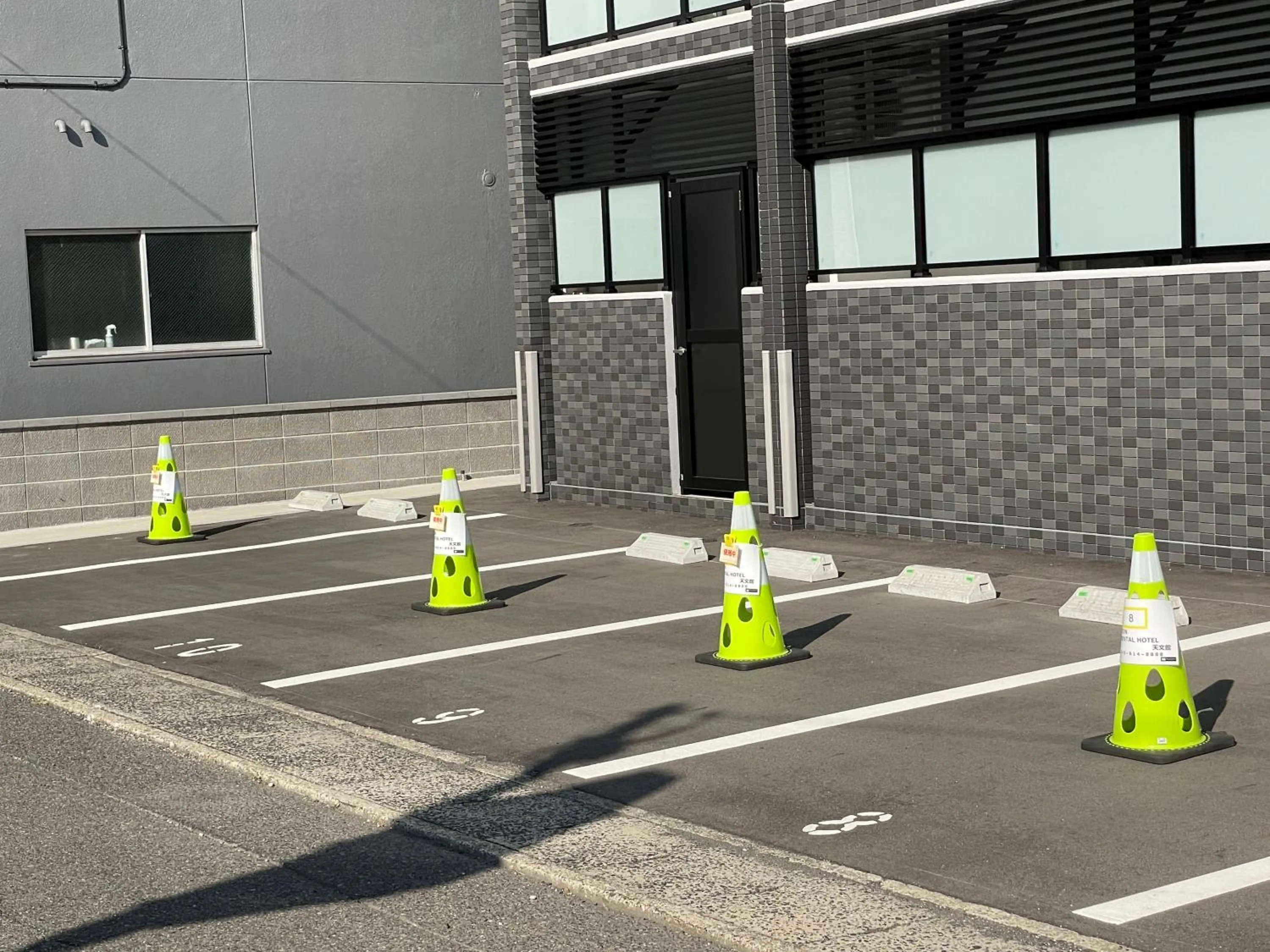 Parking in Vacation Rental Hotel TENMONKAN