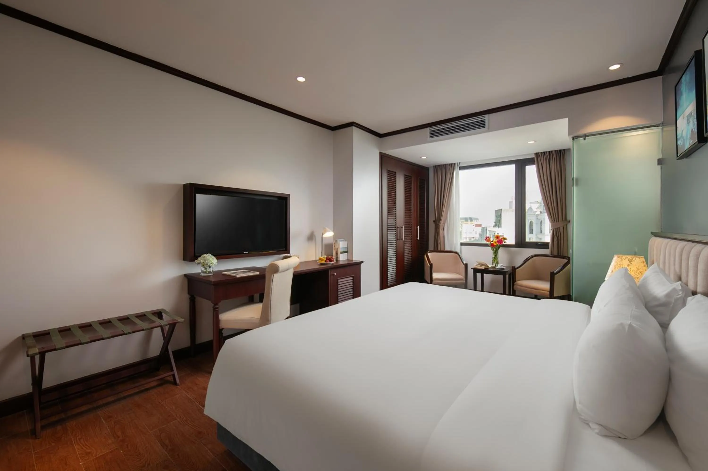 View (from property/room), Bed in MAY DE VILLE Corner Hotel