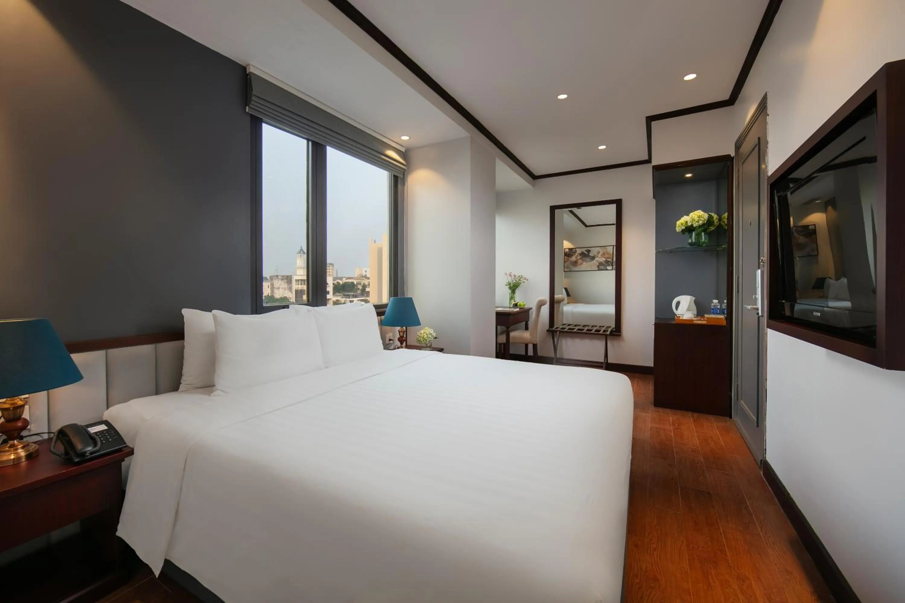 View (from property/room), Bed in MAY DE VILLE Corner Hotel