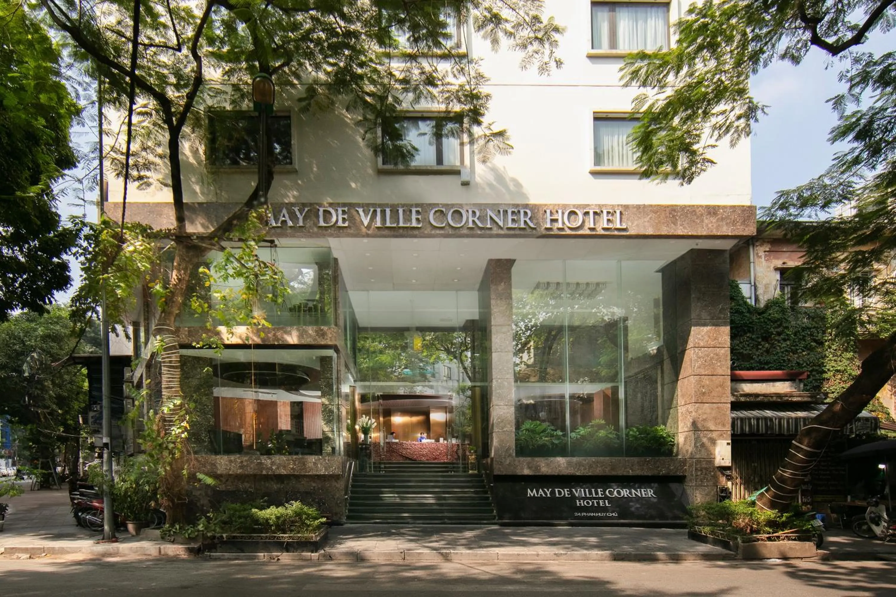 Property building in MAY DE VILLE Corner Hotel