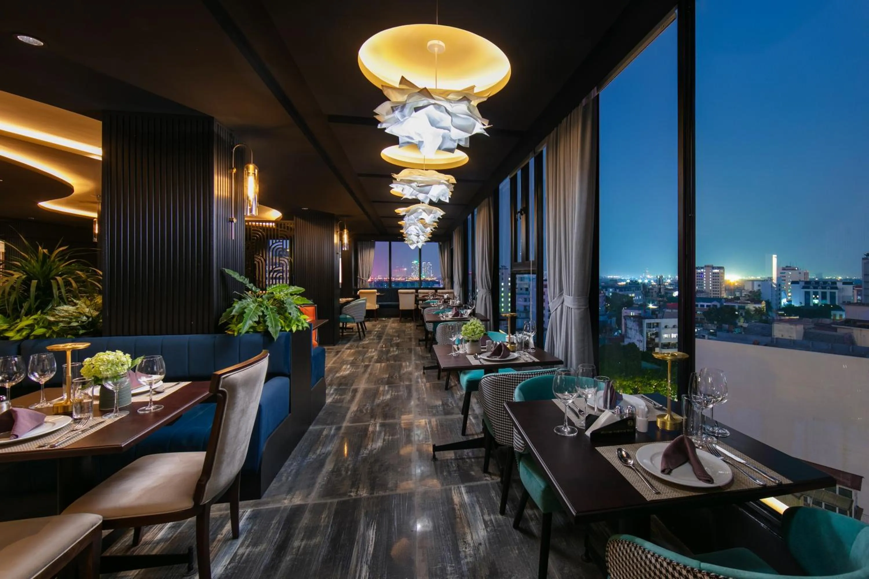 Restaurant/places to eat in MAY DE VILLE Corner Hotel