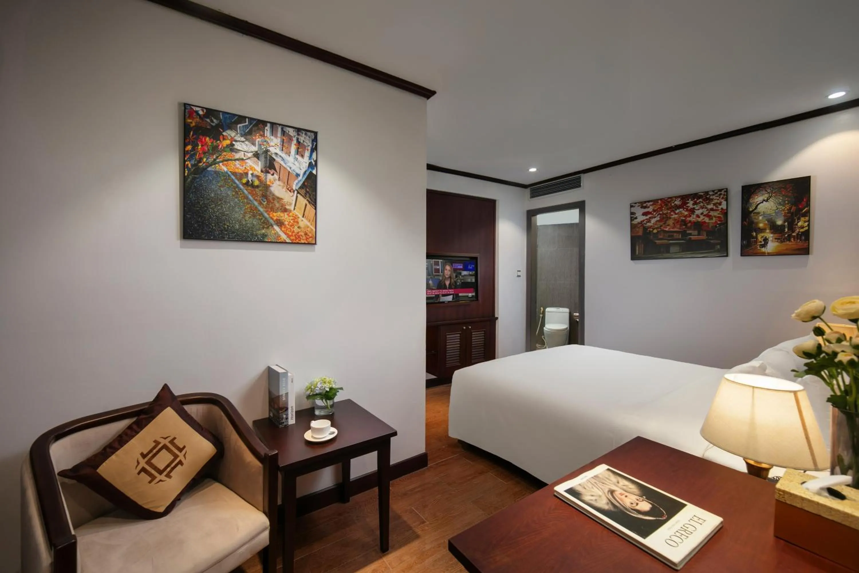 Bedroom, Bed in MAY DE VILLE Corner Hotel