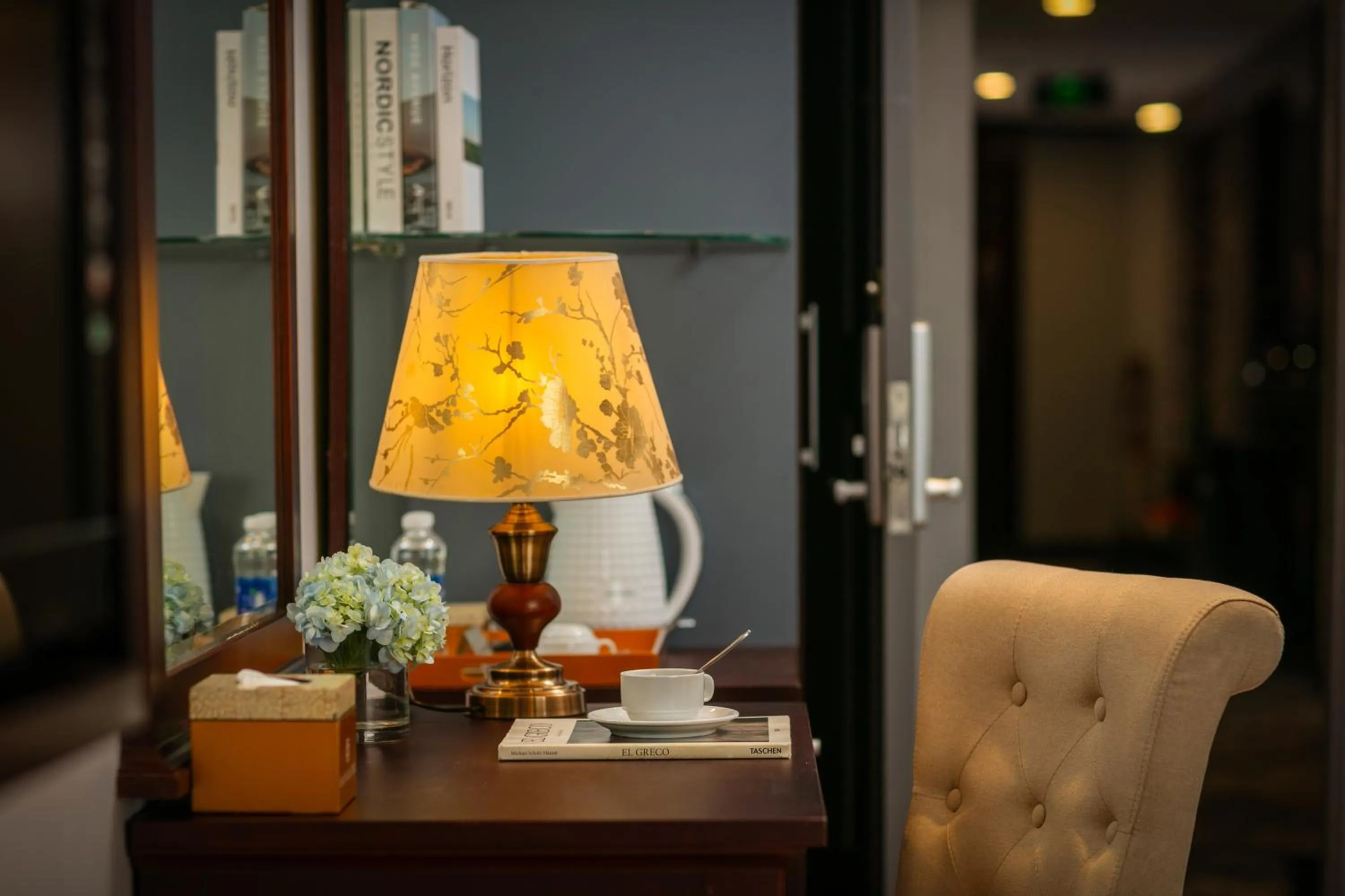 room service in MAY DE VILLE Corner Hotel