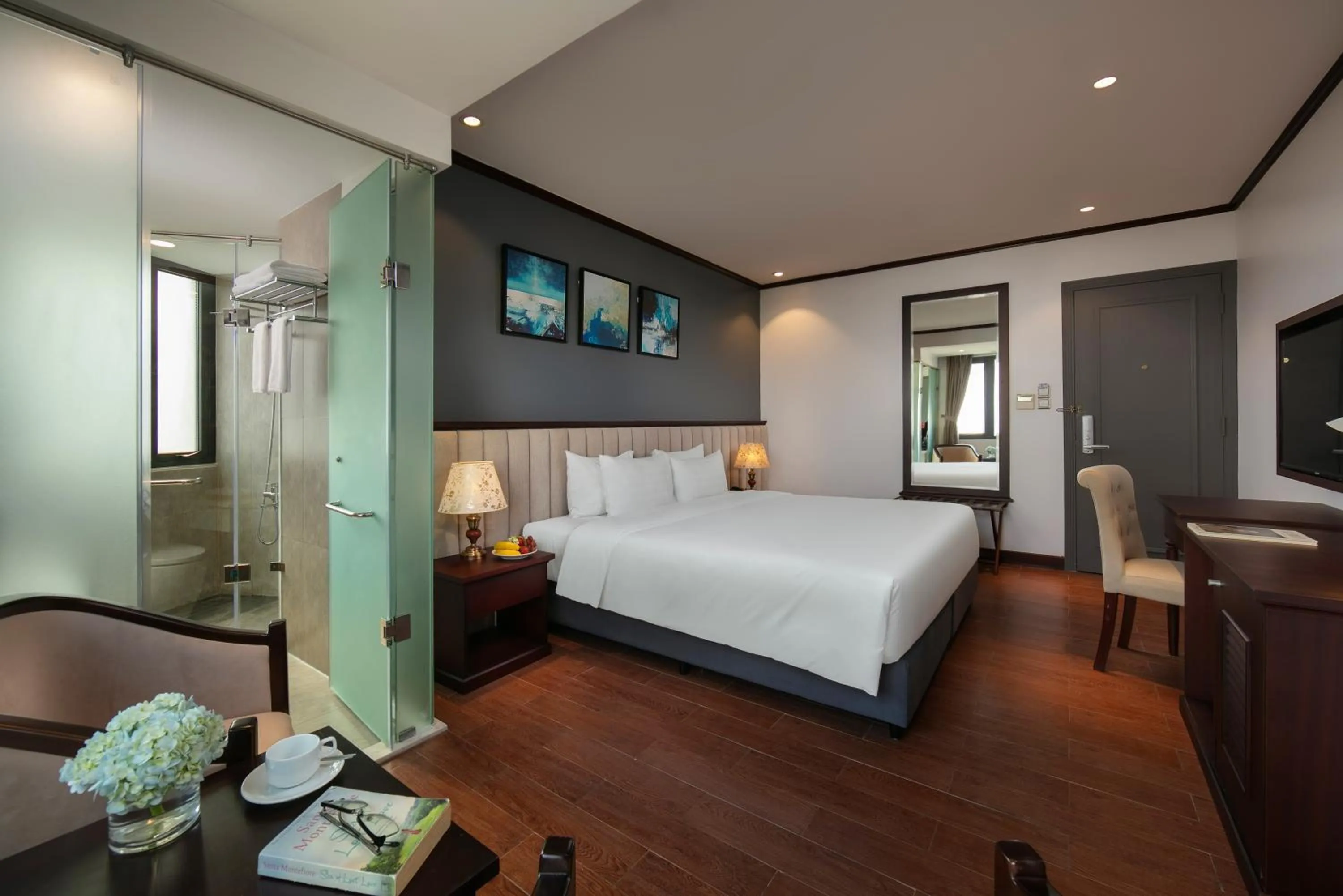 Bedroom, Bed in MAY DE VILLE Corner Hotel