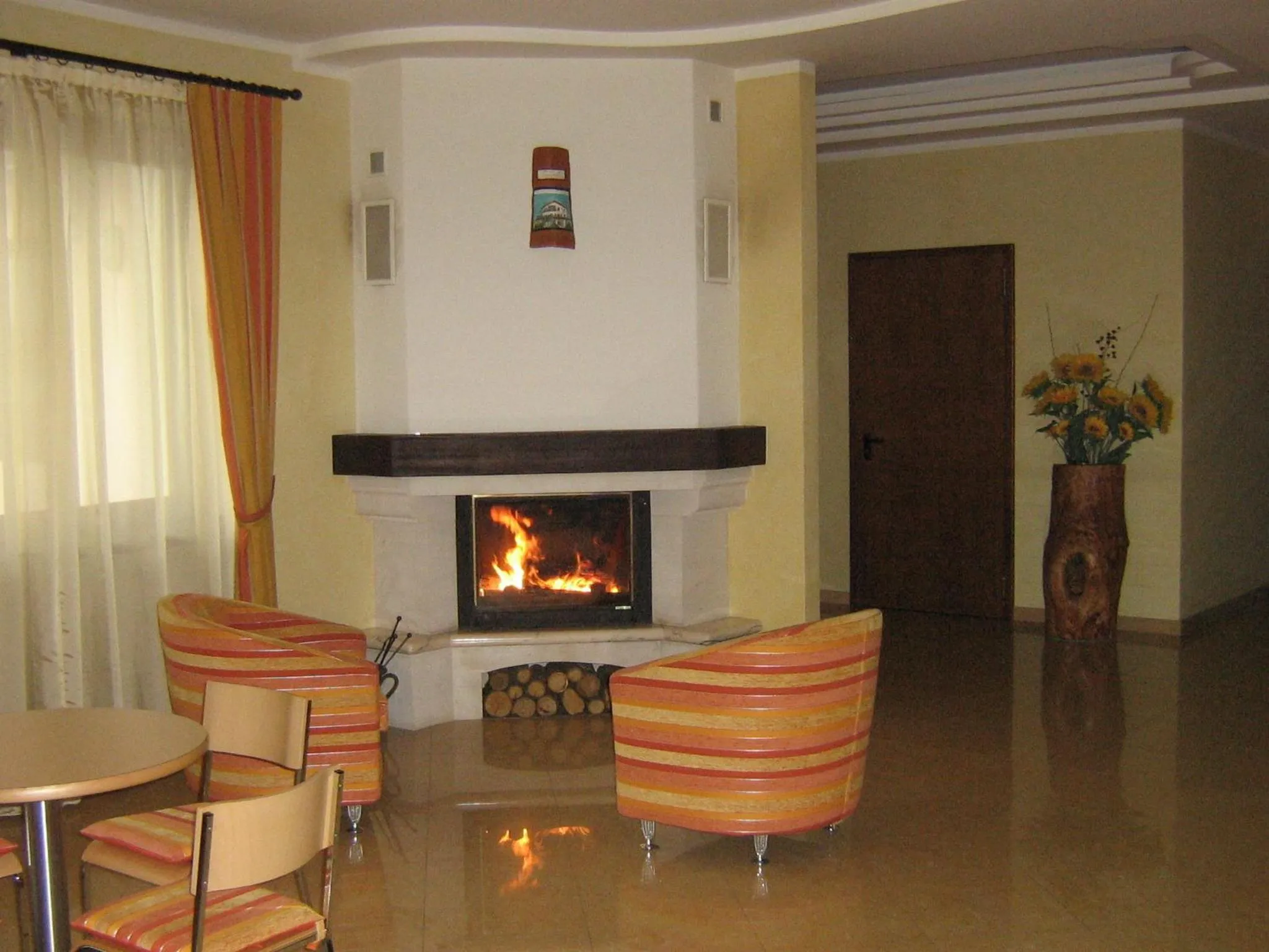 Communal lounge/ TV room in Hotel Sanremo