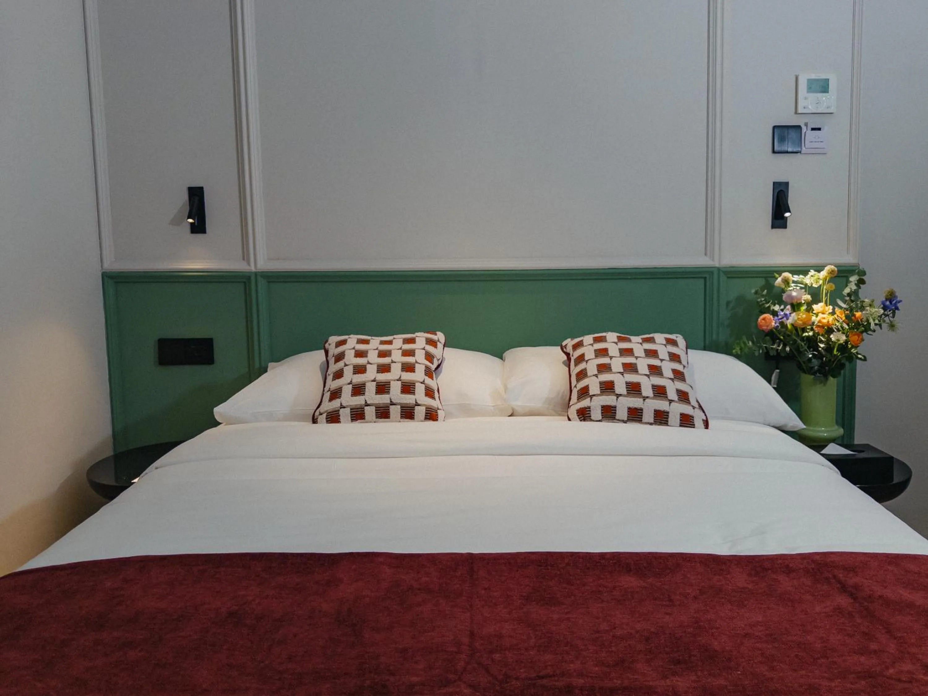 Bedroom, Bed in Legacy Hill Hotel