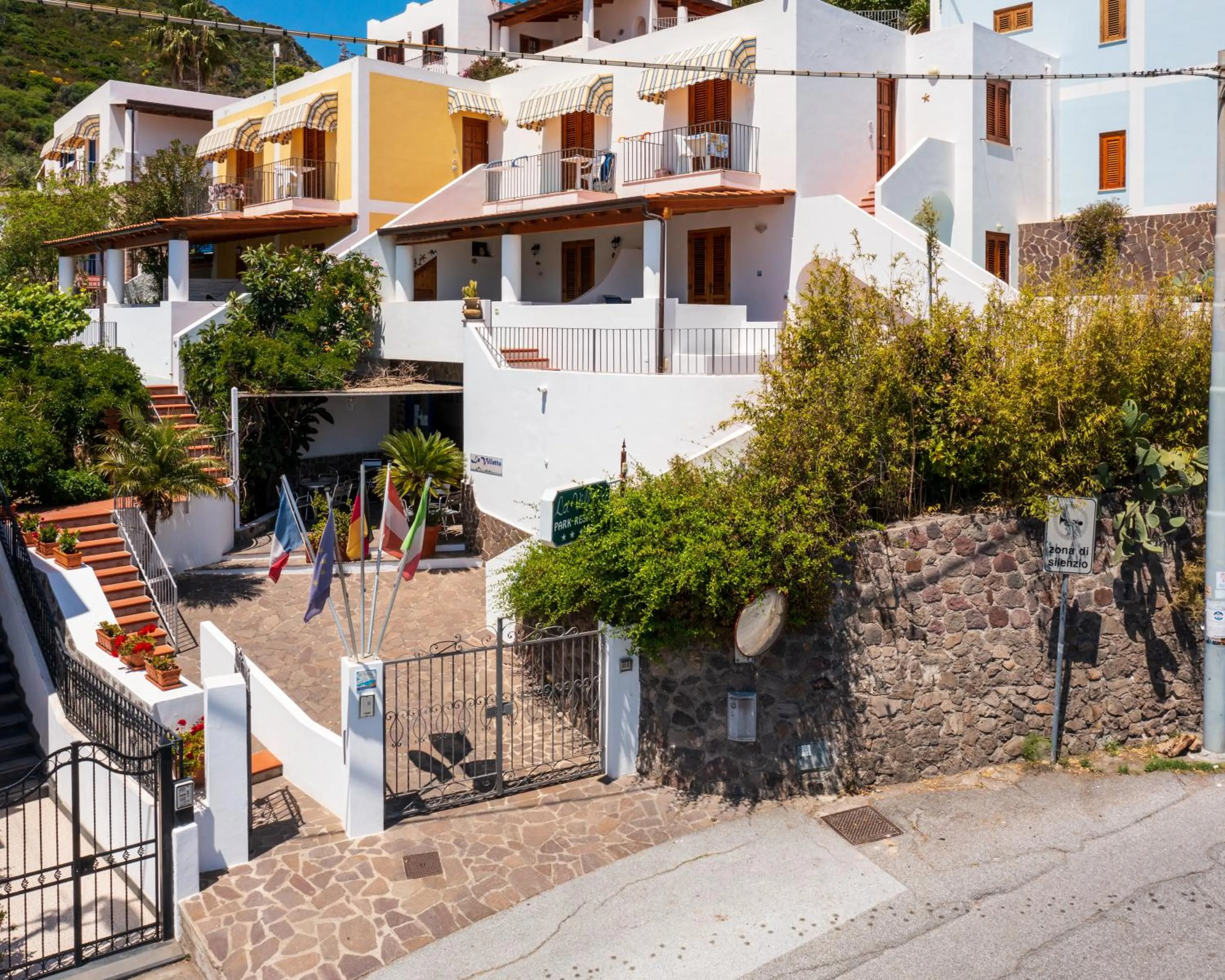 Property building in Hotel Residence La Villetta