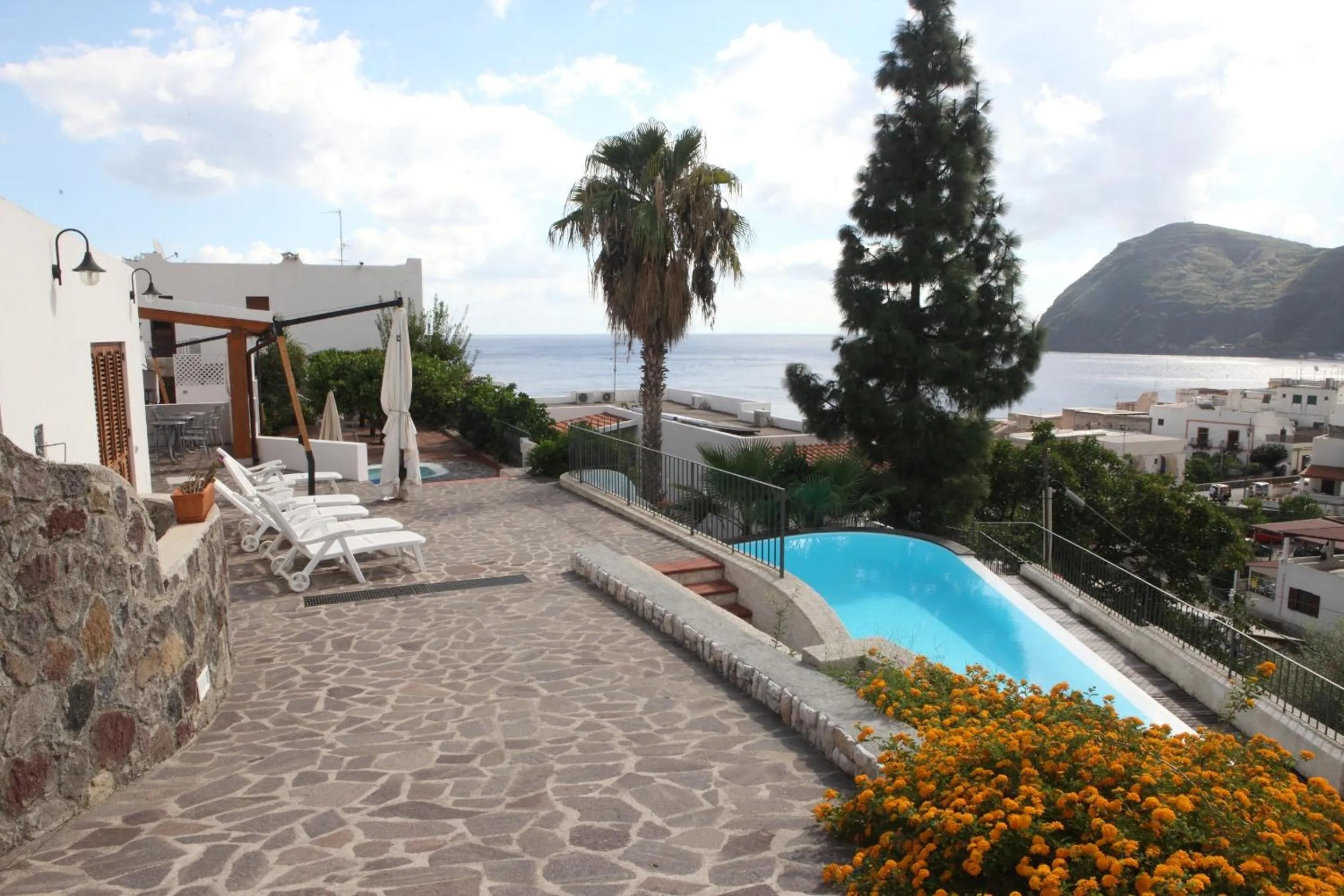 Patio in Hotel Residence La Villetta
