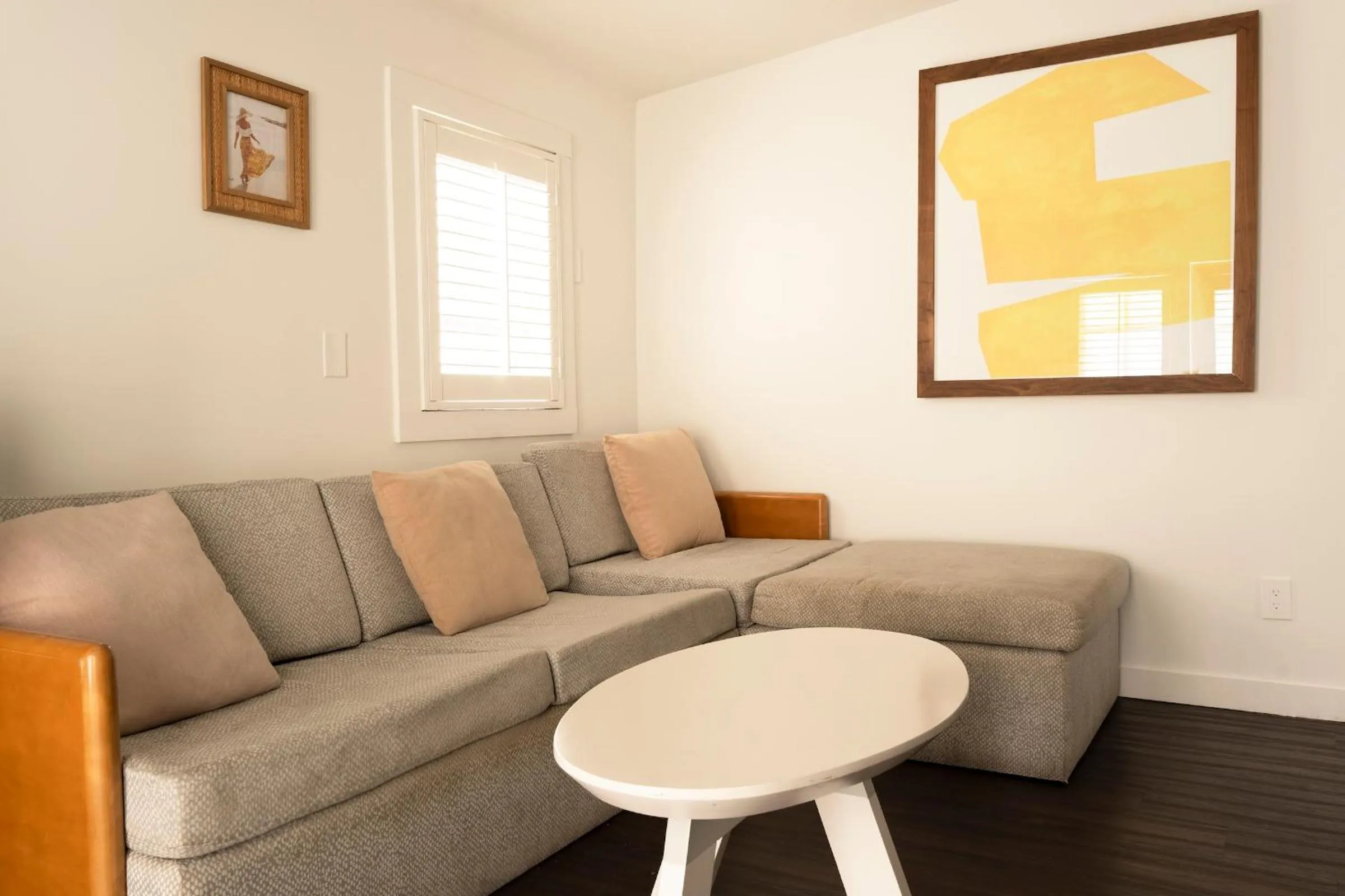 Living room in Ella's Cottages - Key West Historic Inns