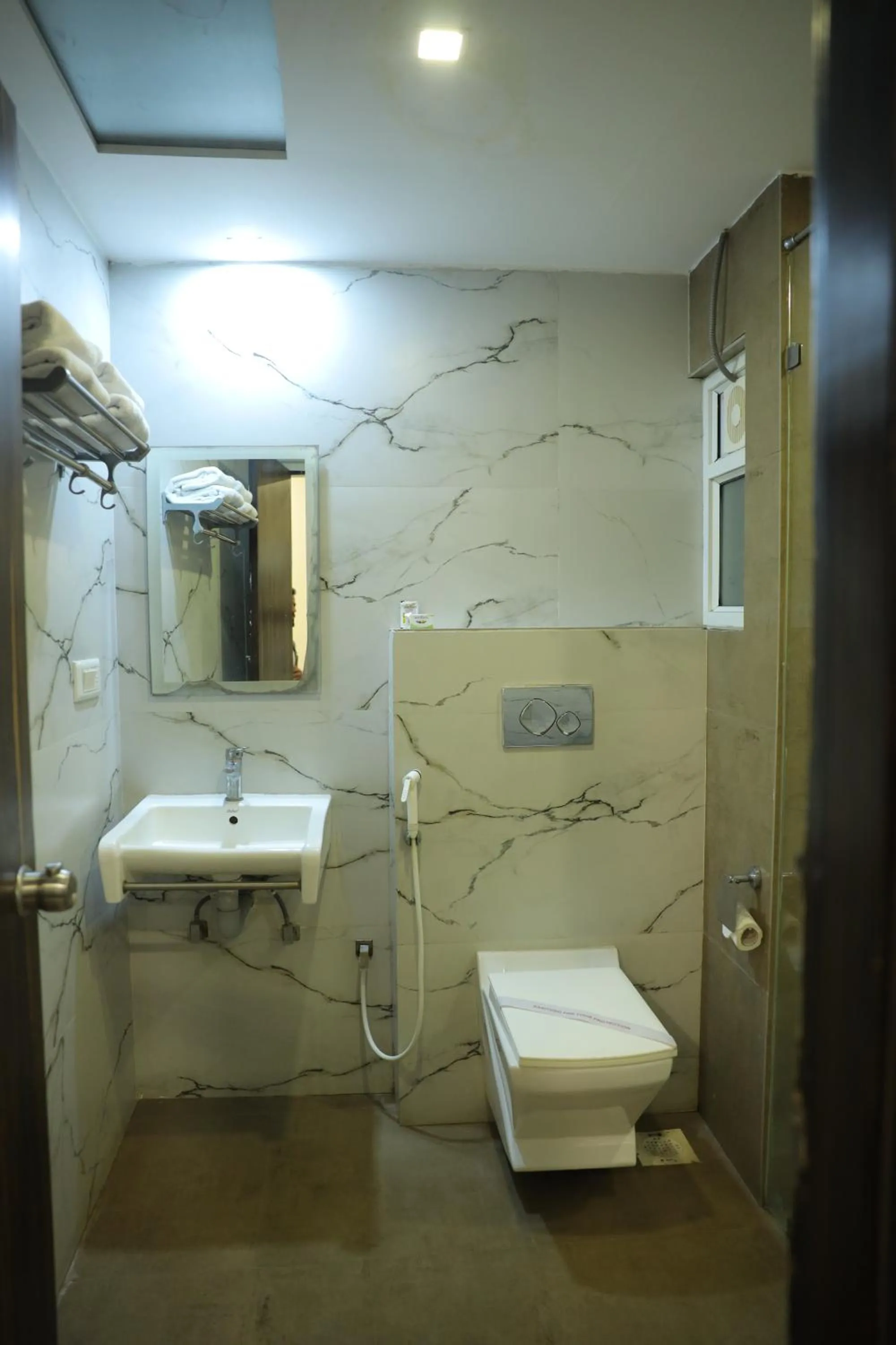 Bathroom in Hotel Shashinag Residency