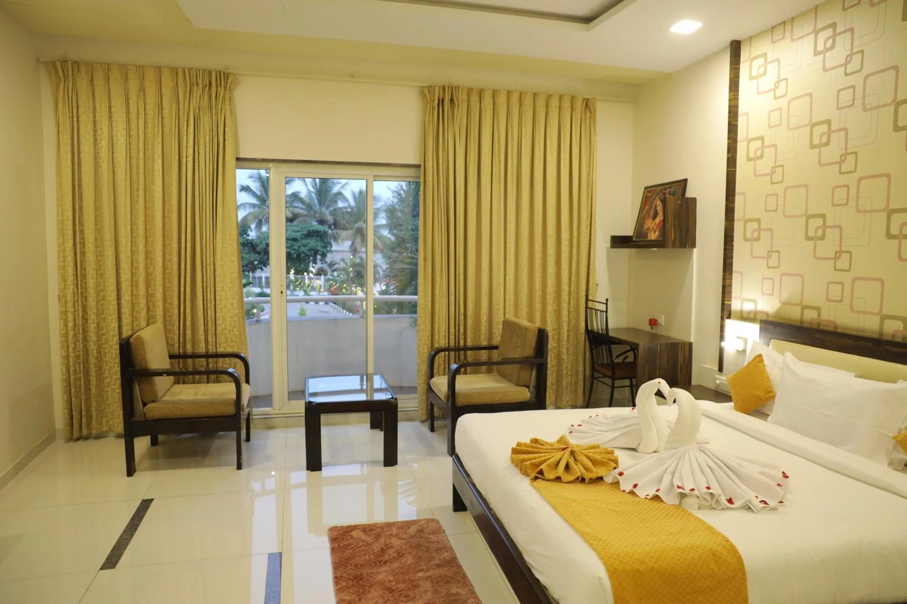 Bed in Hotel Shashinag Residency