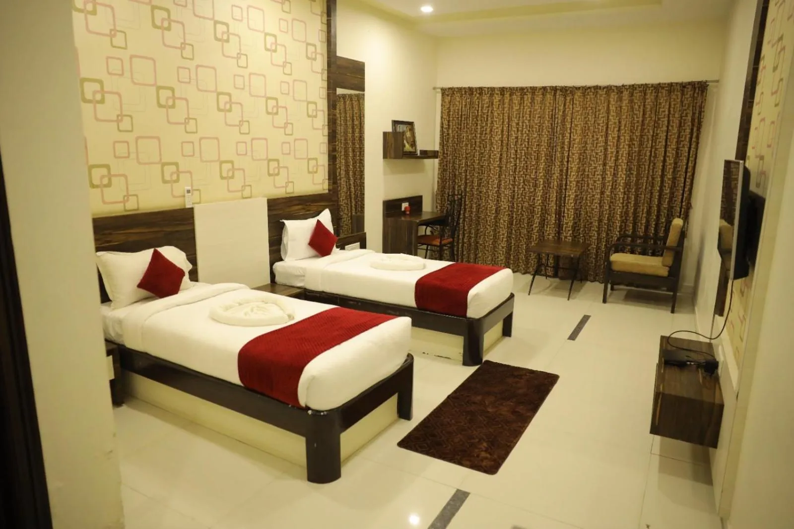 TV and multimedia, Bed in Hotel Shashinag Residency