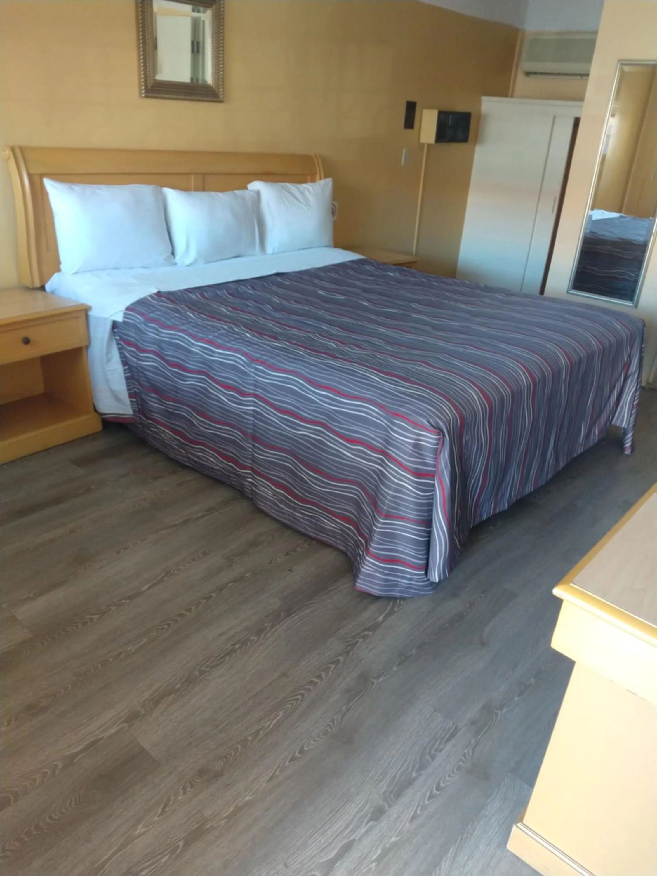 Bed in Hotel Boulevard Mexicali