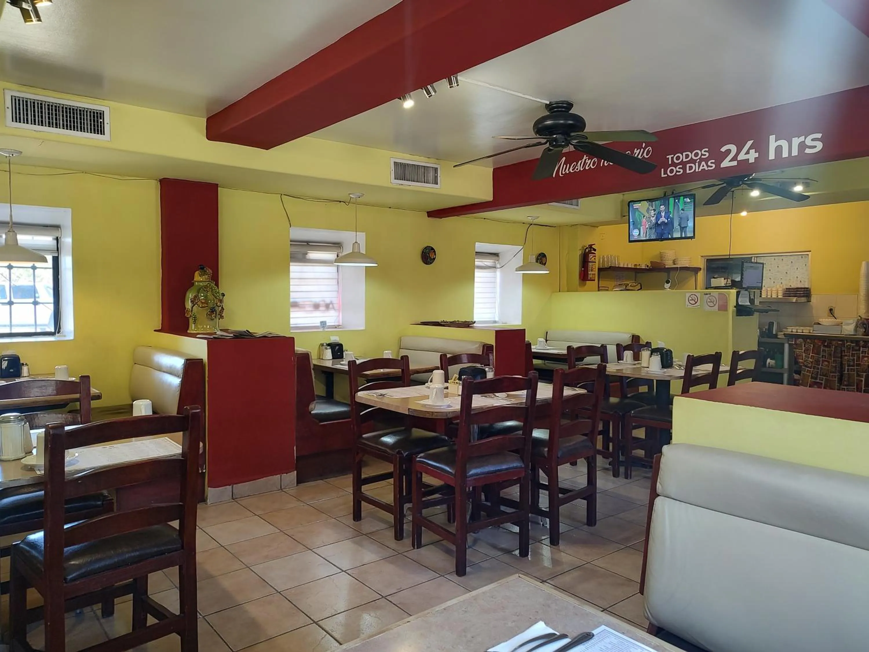 Restaurant/places to eat in Hotel Azteca de Oro Mexicali