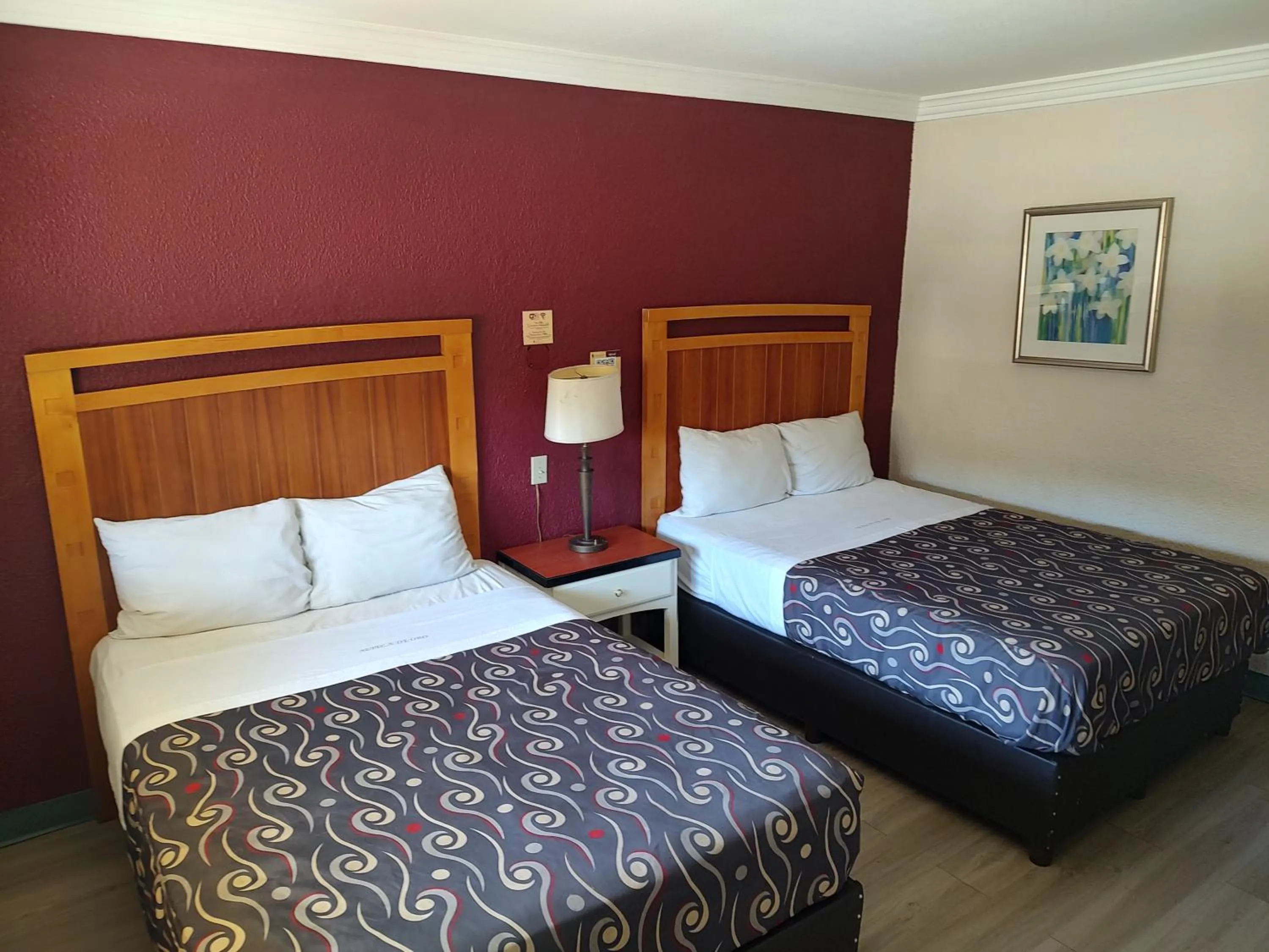 Photo of the whole room, Bed in Hotel Azteca de Oro Mexicali